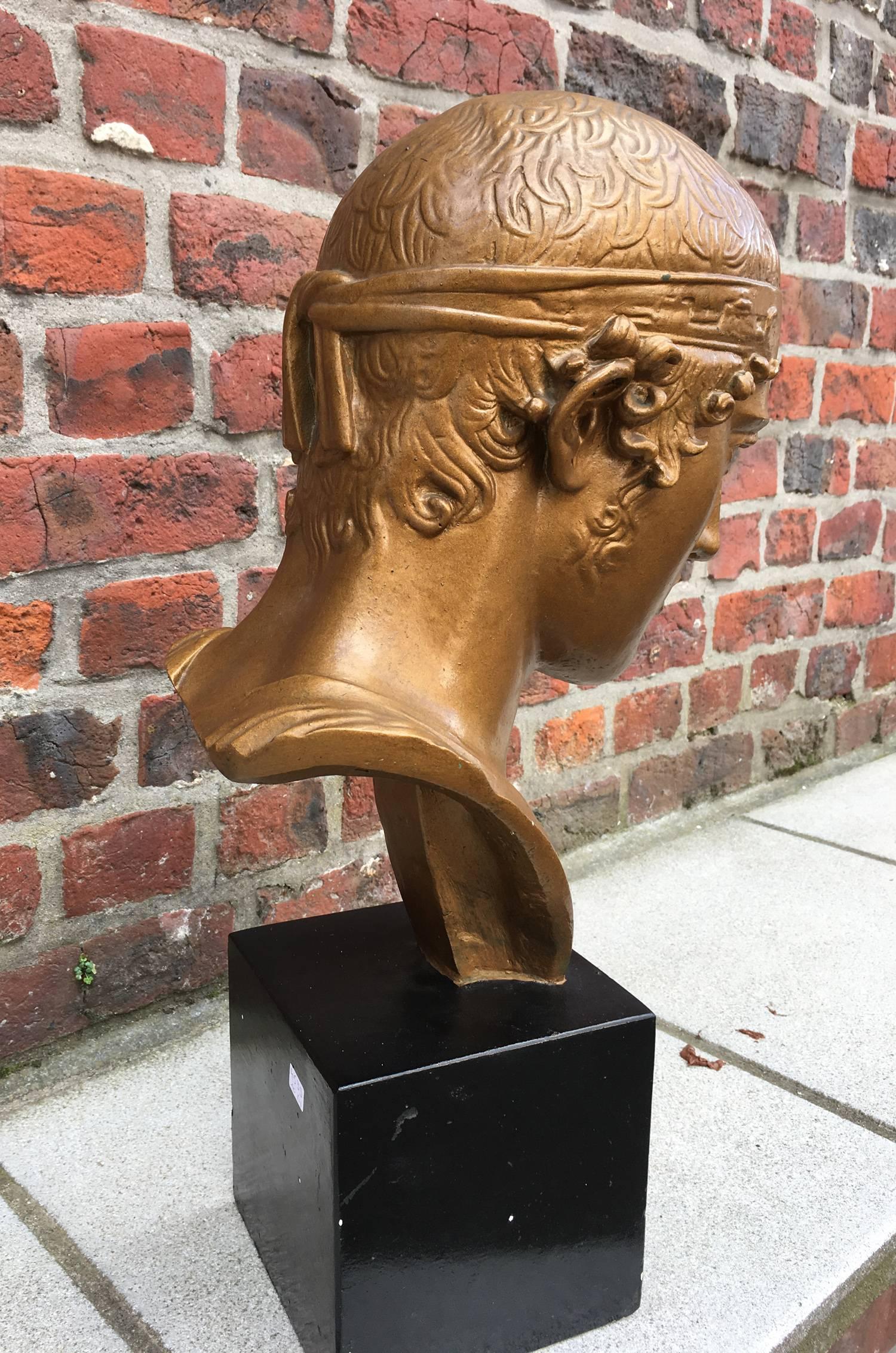 French Neoclassical Sculpture in Gilt Painted Plaster, circa 1940-1950 For Sale