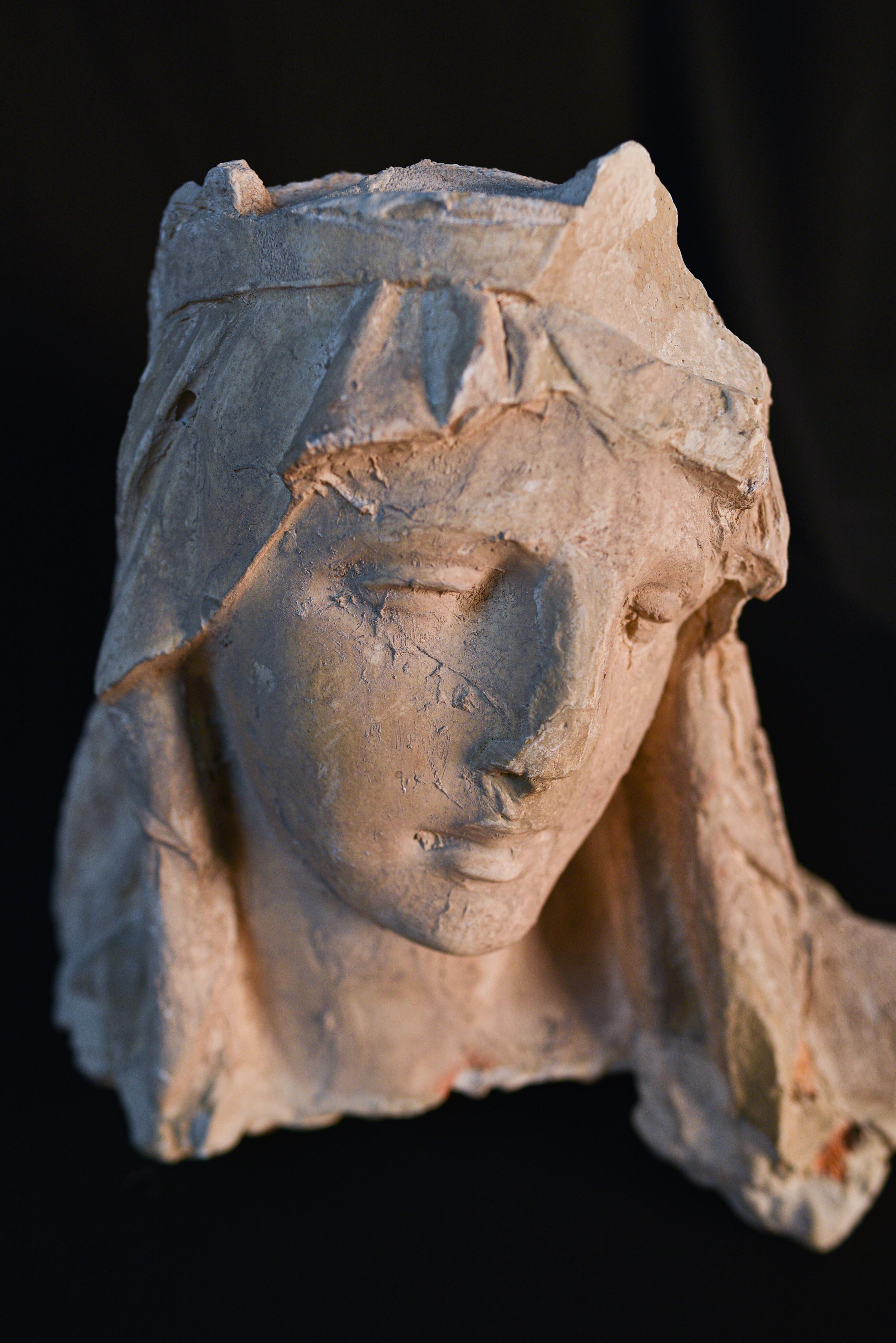 Buste depicting Mother Mary. Made from straw and plaster. Great patina and delicate  expression. 