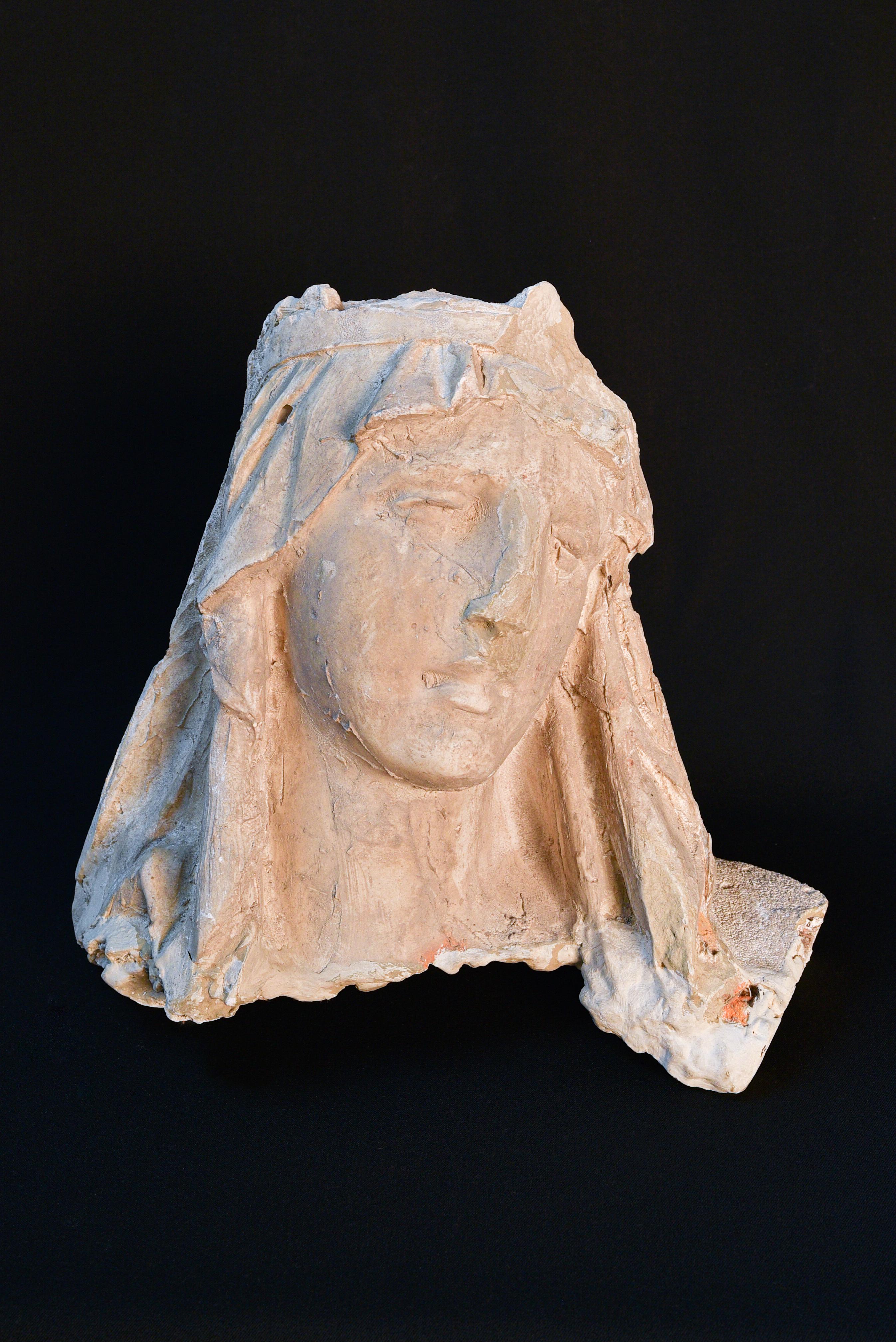 Neoclassical sculpture of Mother Mary's head, made from plaster and straw  In Fair Condition For Sale In Oostende, BE