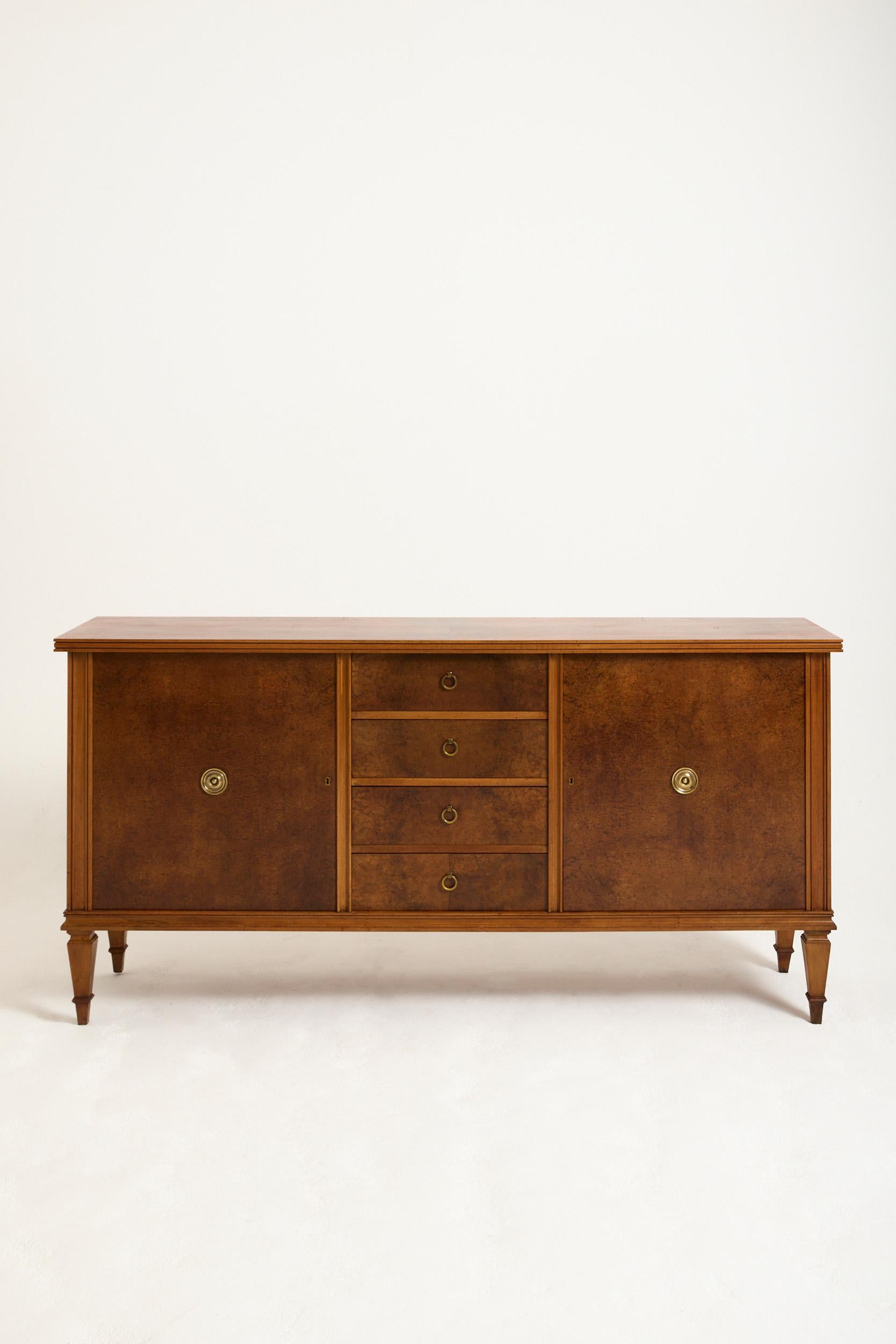 Credenza neoclassica in radica di noce e bronzo
Francia, circa 1940
