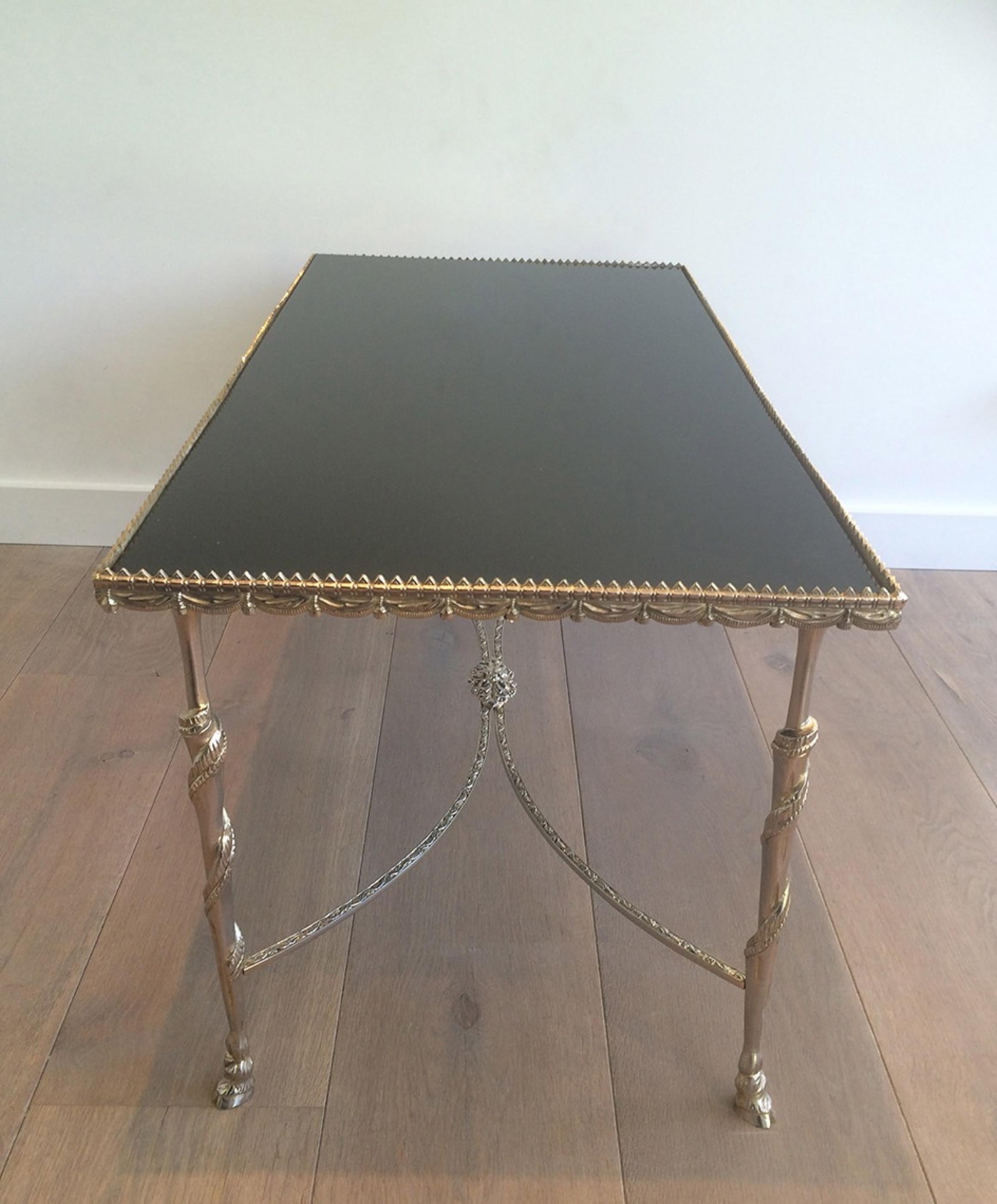 Table basse néoclassique en argent avec pieds en forme d'animaux et plateau en verre laqué noir en vente 9