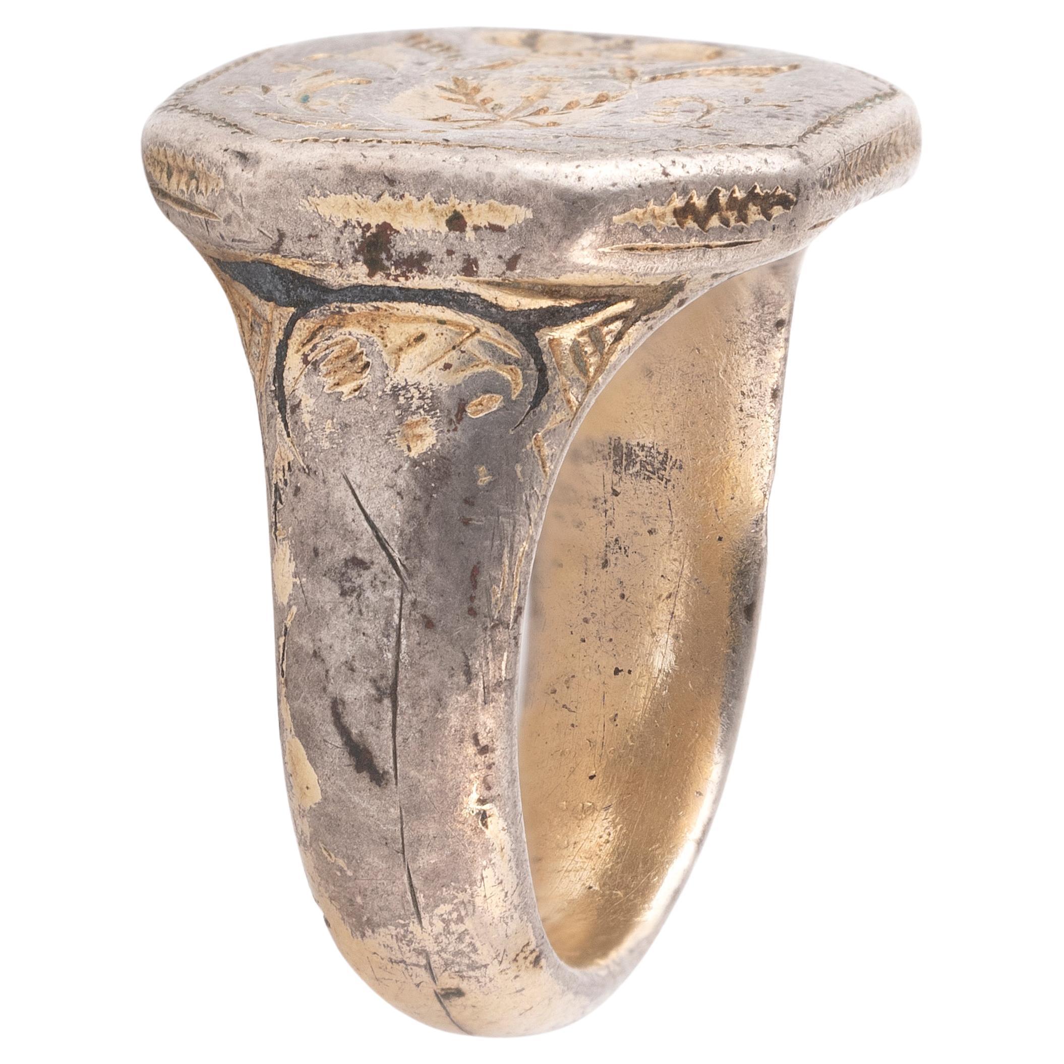 Silber & vergoldetes Metall Siegelring, graviert das russische Familienwappen mit Fürstenkrone auf achteckiger Form. 
Ringgröße: 11 
Gewicht: 20,02g. 