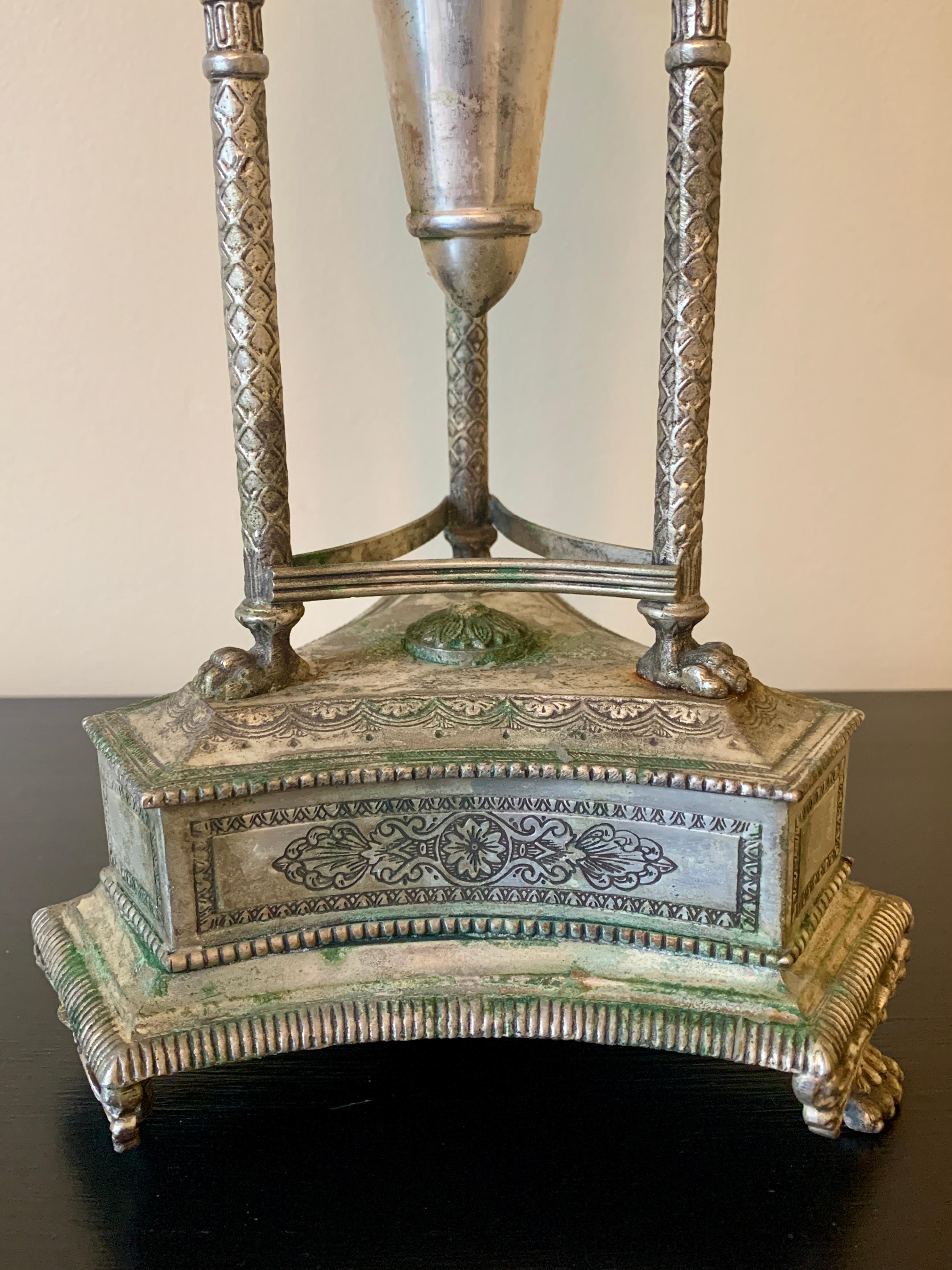 Neoclassical Silver Vase with Swans and Paw Feet  For Sale 3