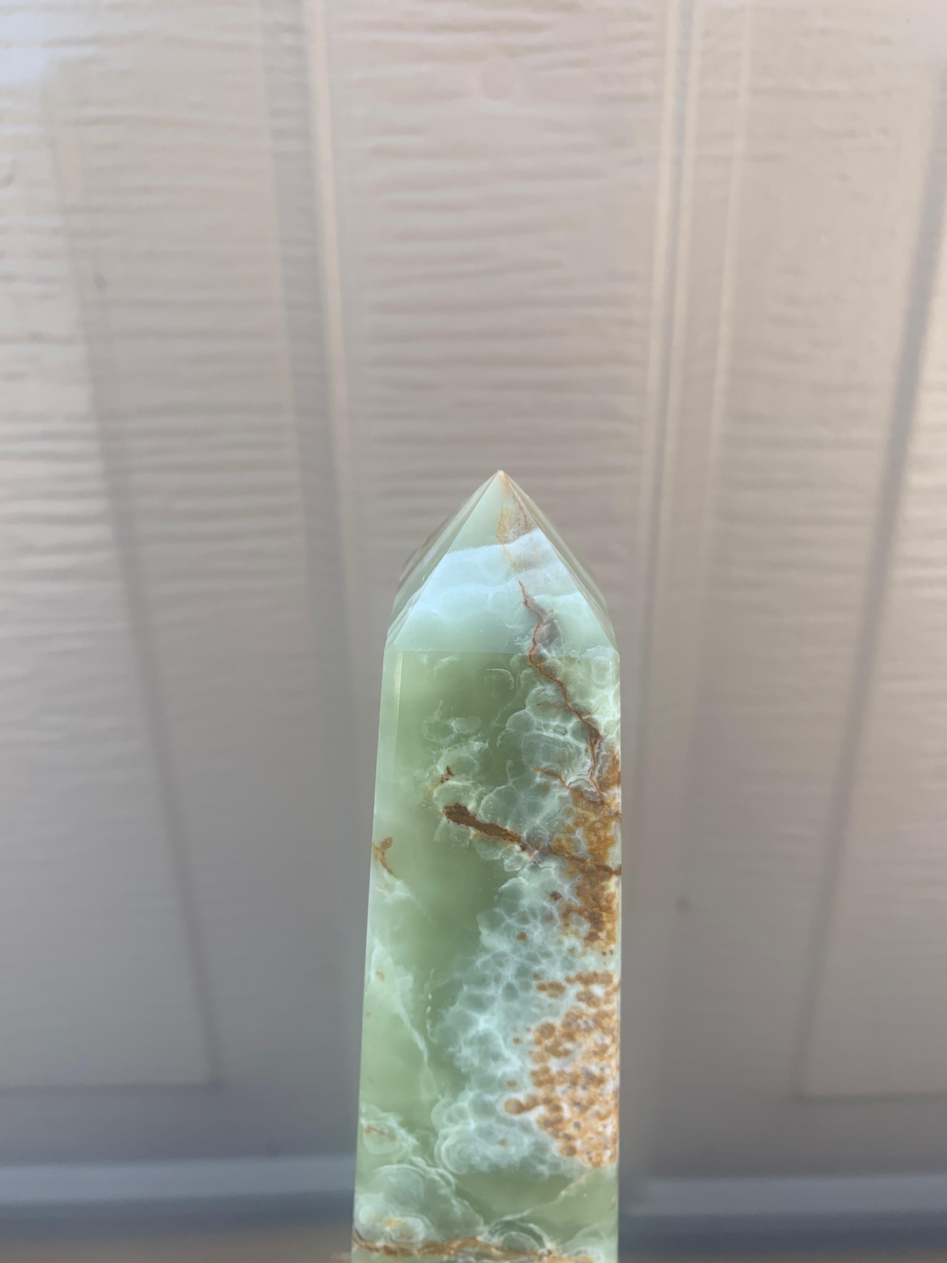 Obelisco neoclásico de mármol macizo ónice verde y marrón en venta 3