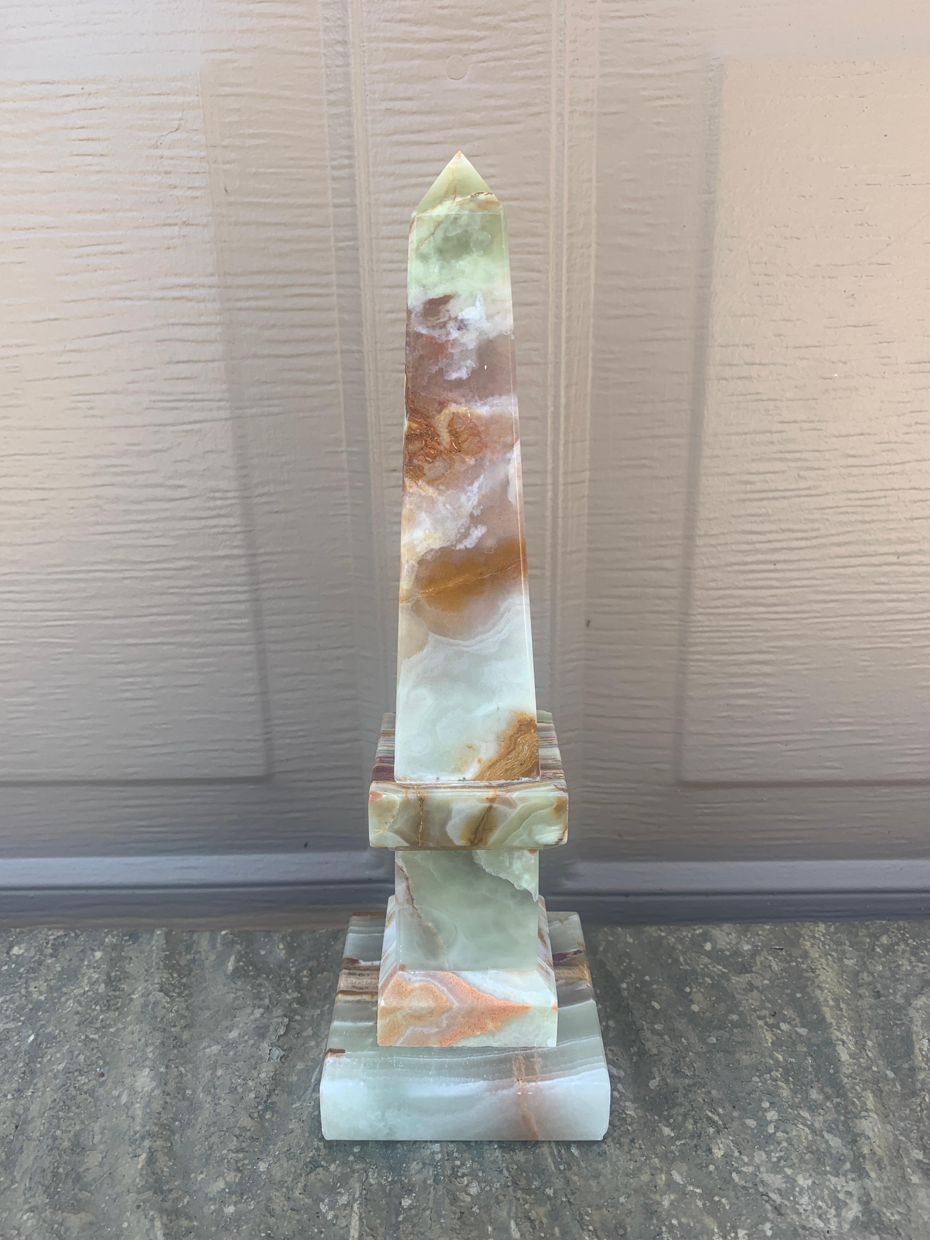 Obelisco neoclásico de mármol macizo ónice verde y marrón en Bueno estado para la venta en Elkhart, IN