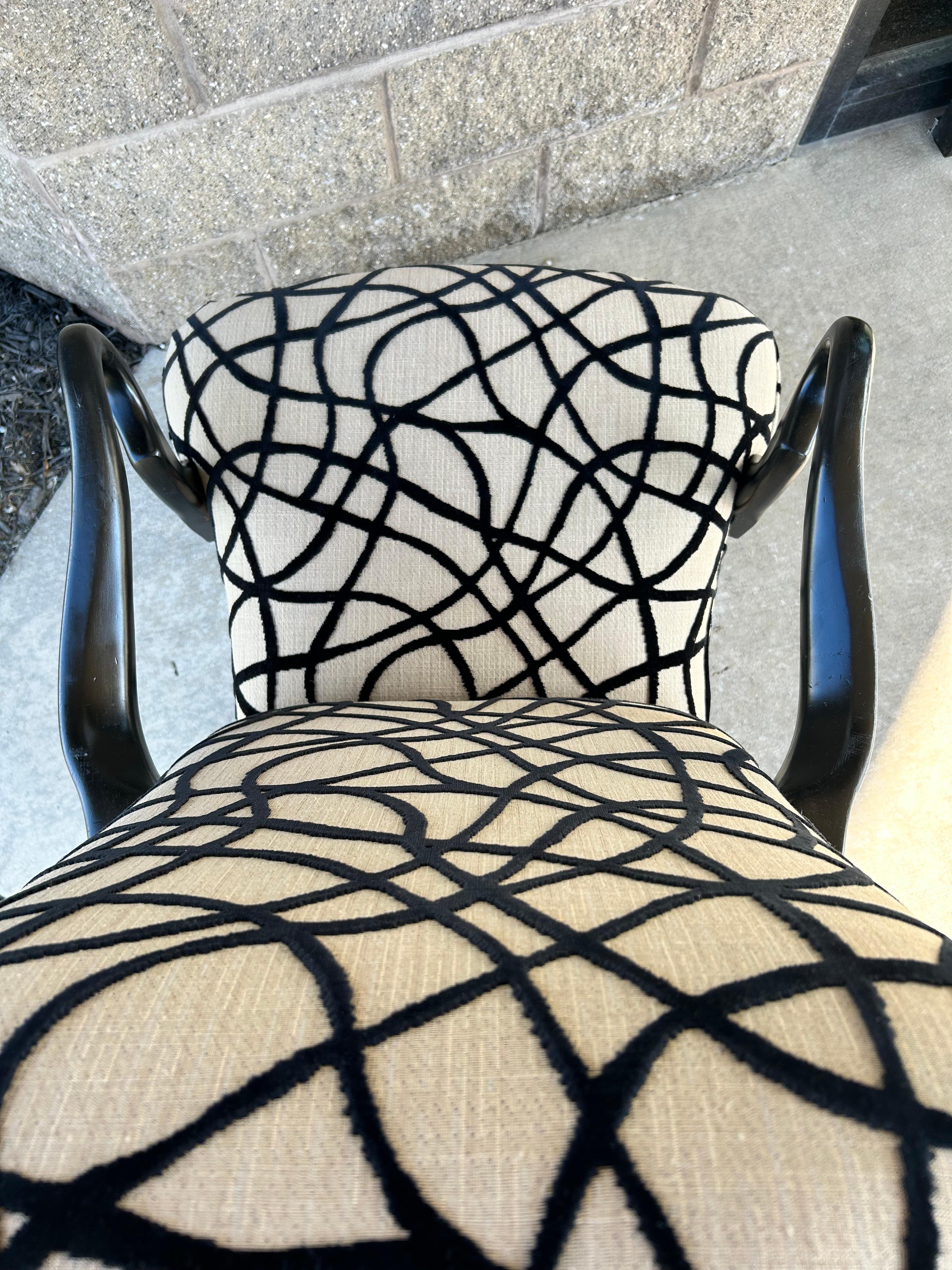Neoklassischer Statement-Sessel im Angebot 2
