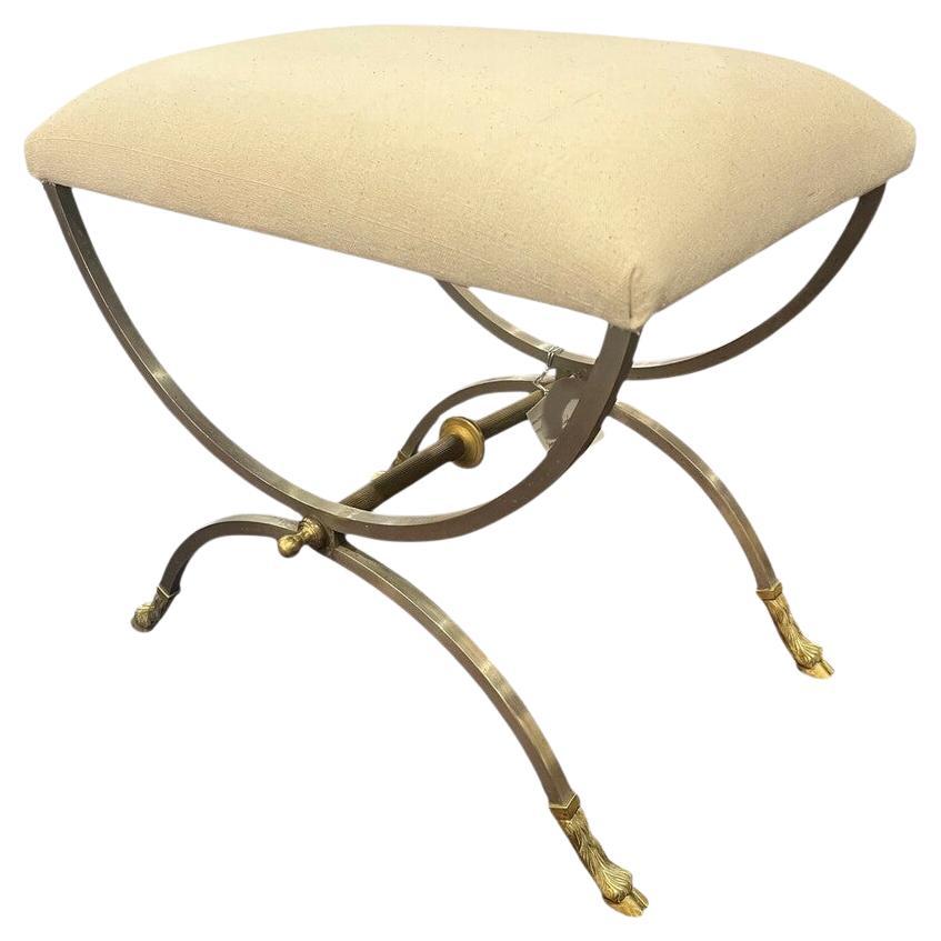 Sgabello neoclassico in acciaio e ottone