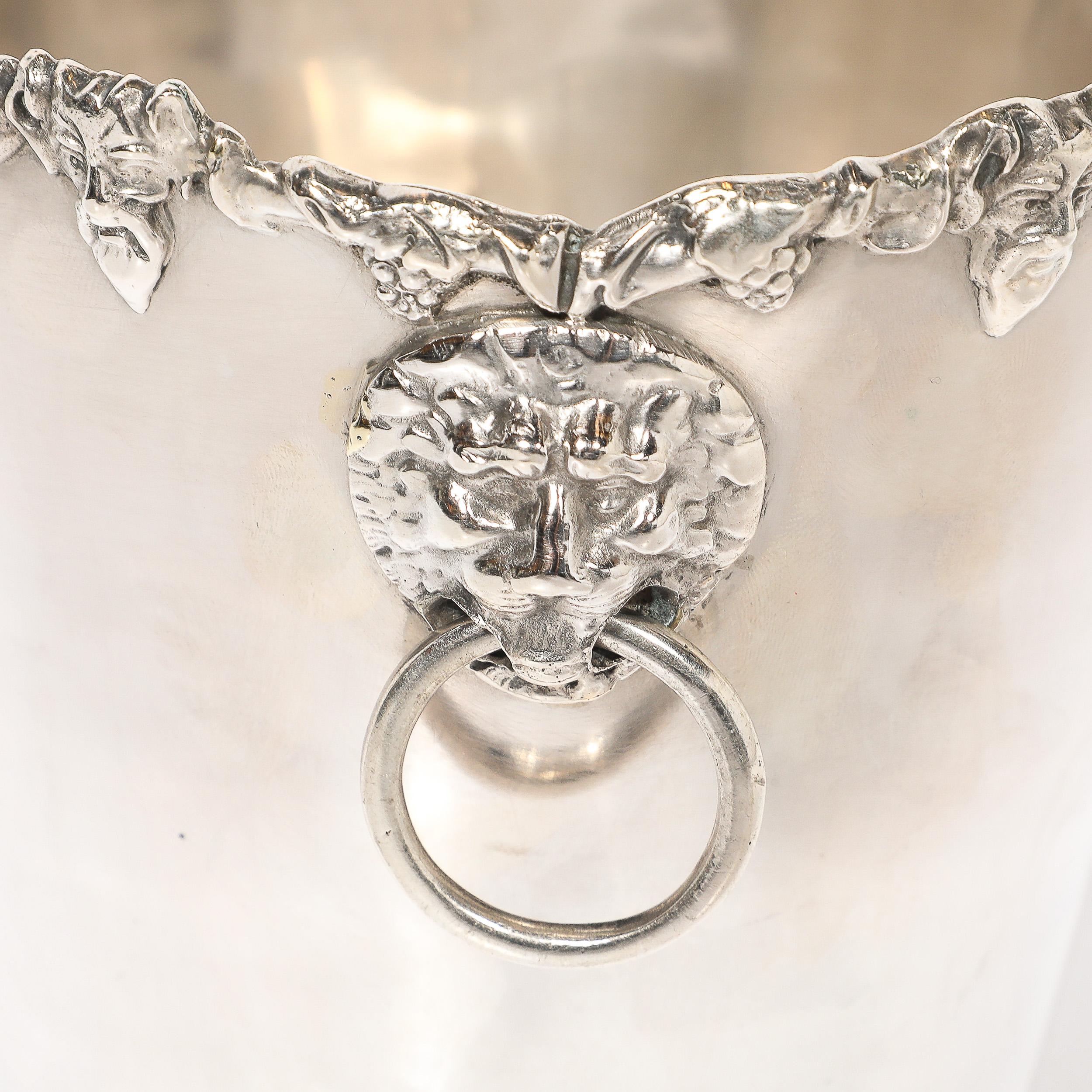 Cubitera neoclásica Baco de plata de ley firmada James Deakin & Sons Neoclásico en venta