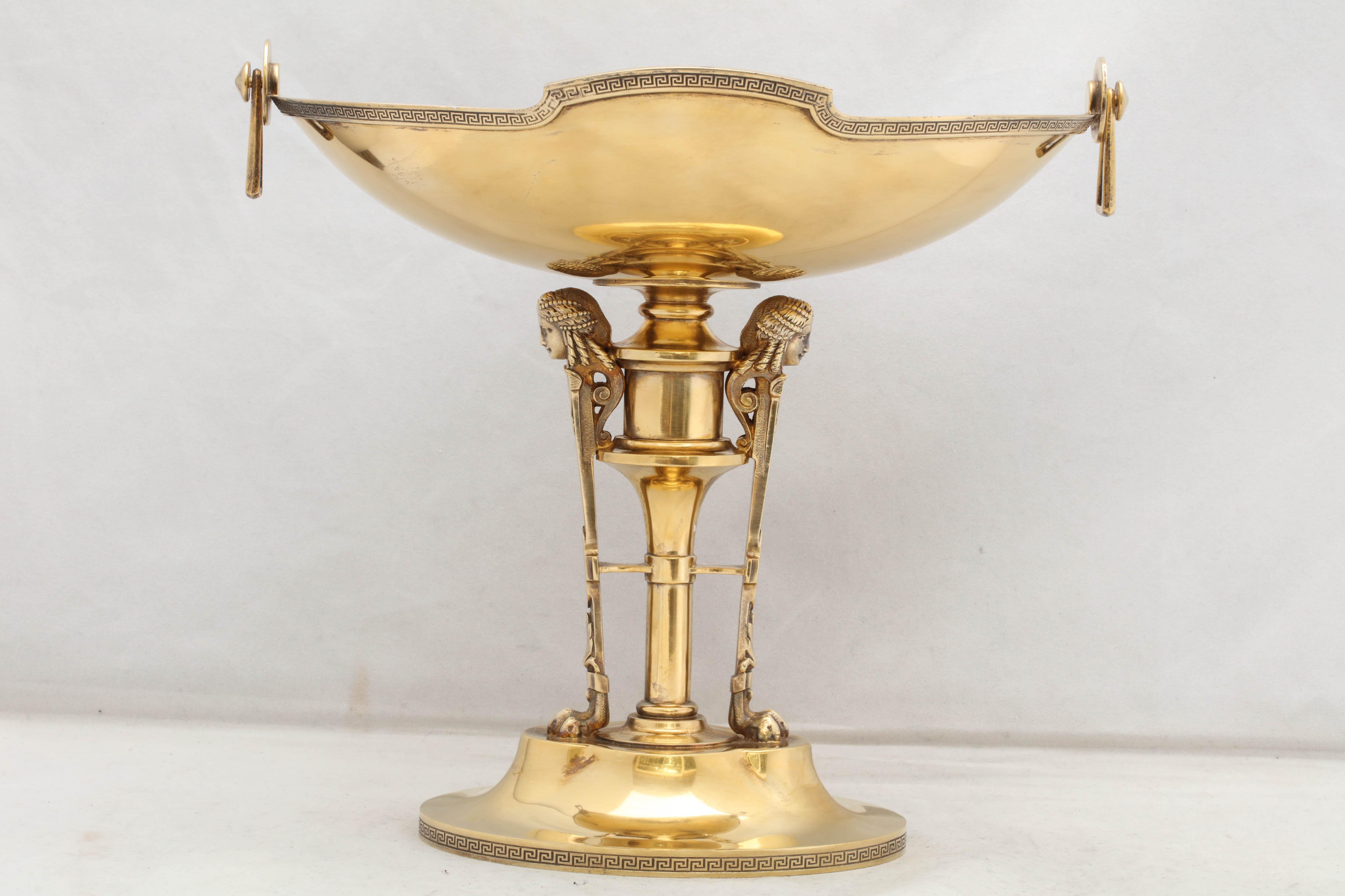 Néoclassique Centre de table néoclassique en argent sterling doré de Gorham en vente