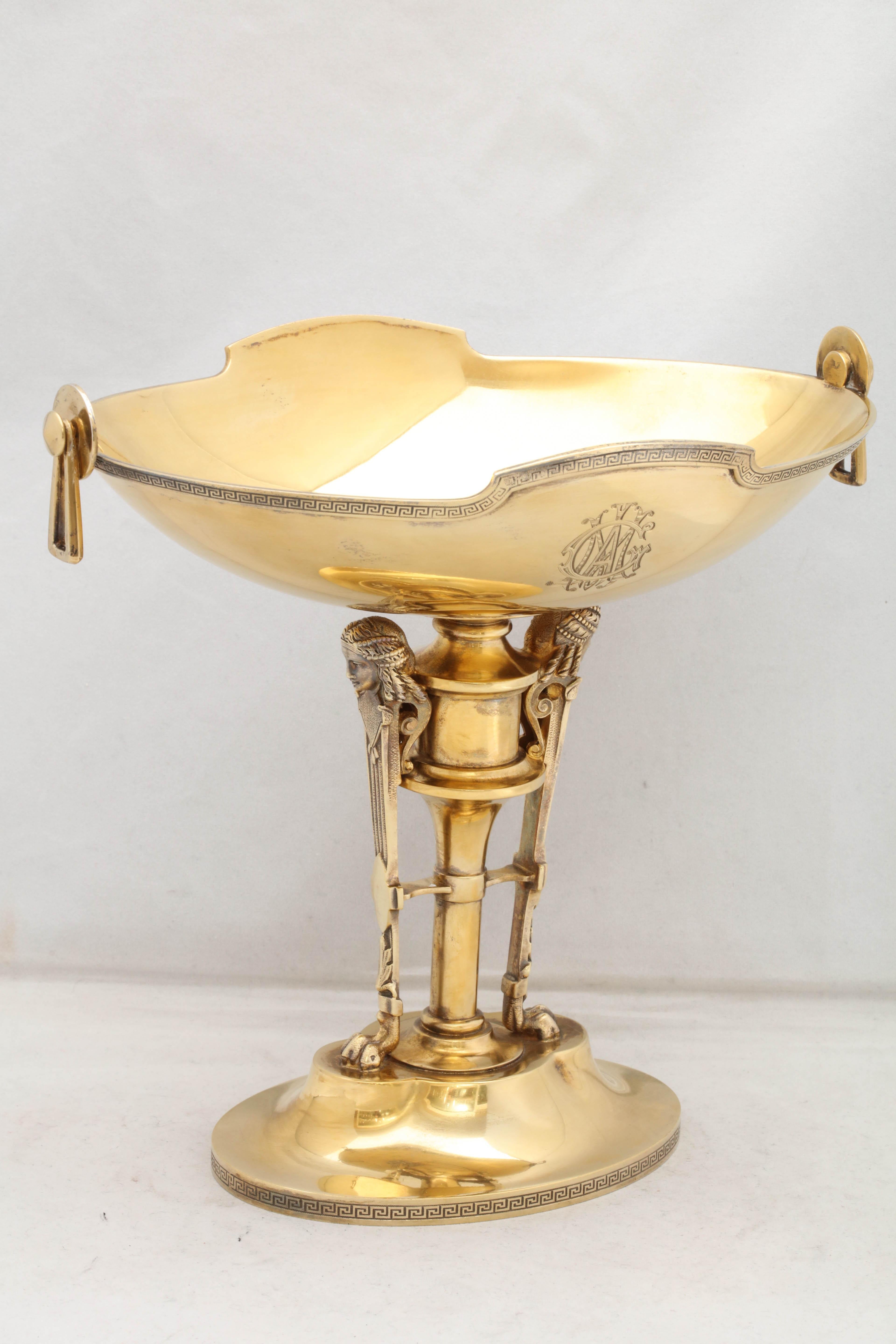 Milieu du XIXe siècle Centre de table néoclassique en argent sterling doré de Gorham en vente