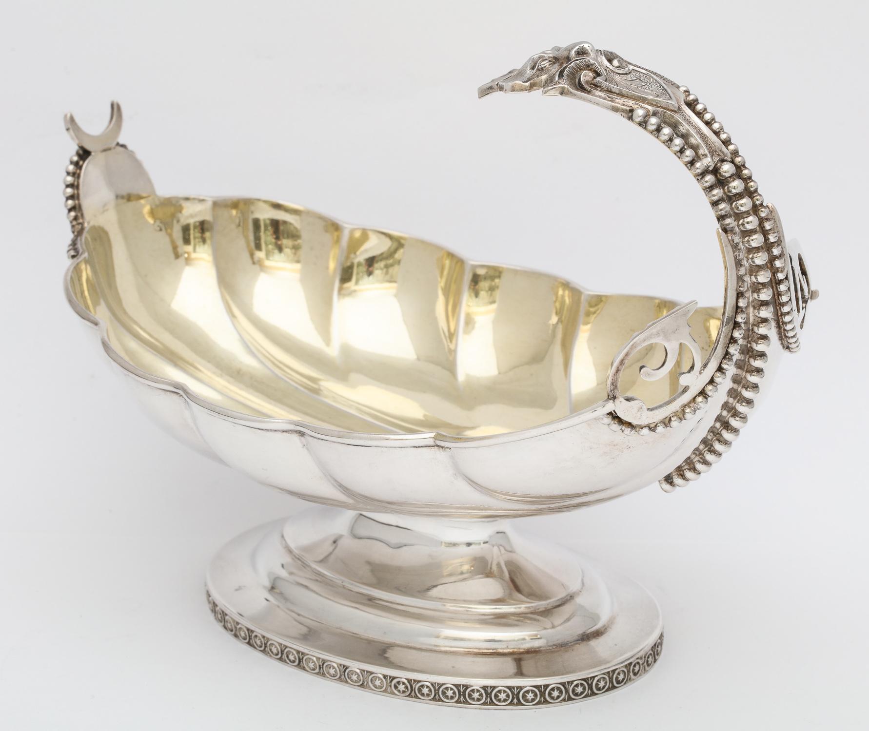 American Neoclassical Sterling Silver Pedestal Based Sauce/Gravy Boat by Wood and Hughes For Sale