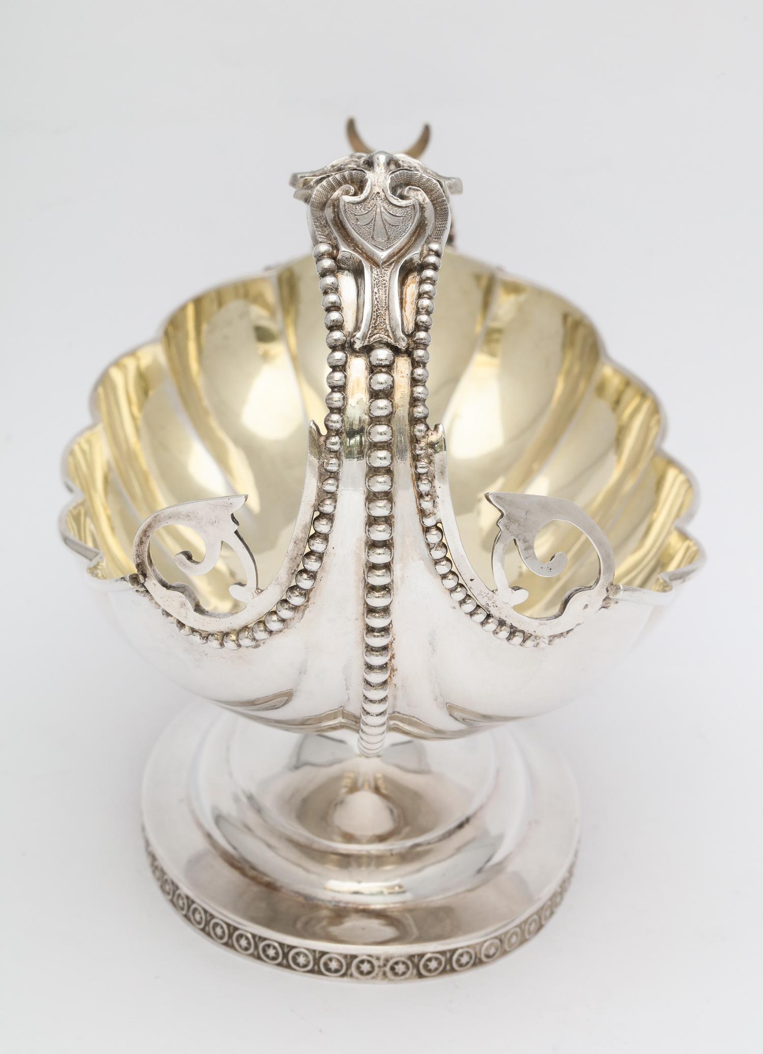 Neoclassical Sterling Silver Pedestal Based Sauce/Gravy Boat by Wood and Hughes In Good Condition For Sale In New York, NY