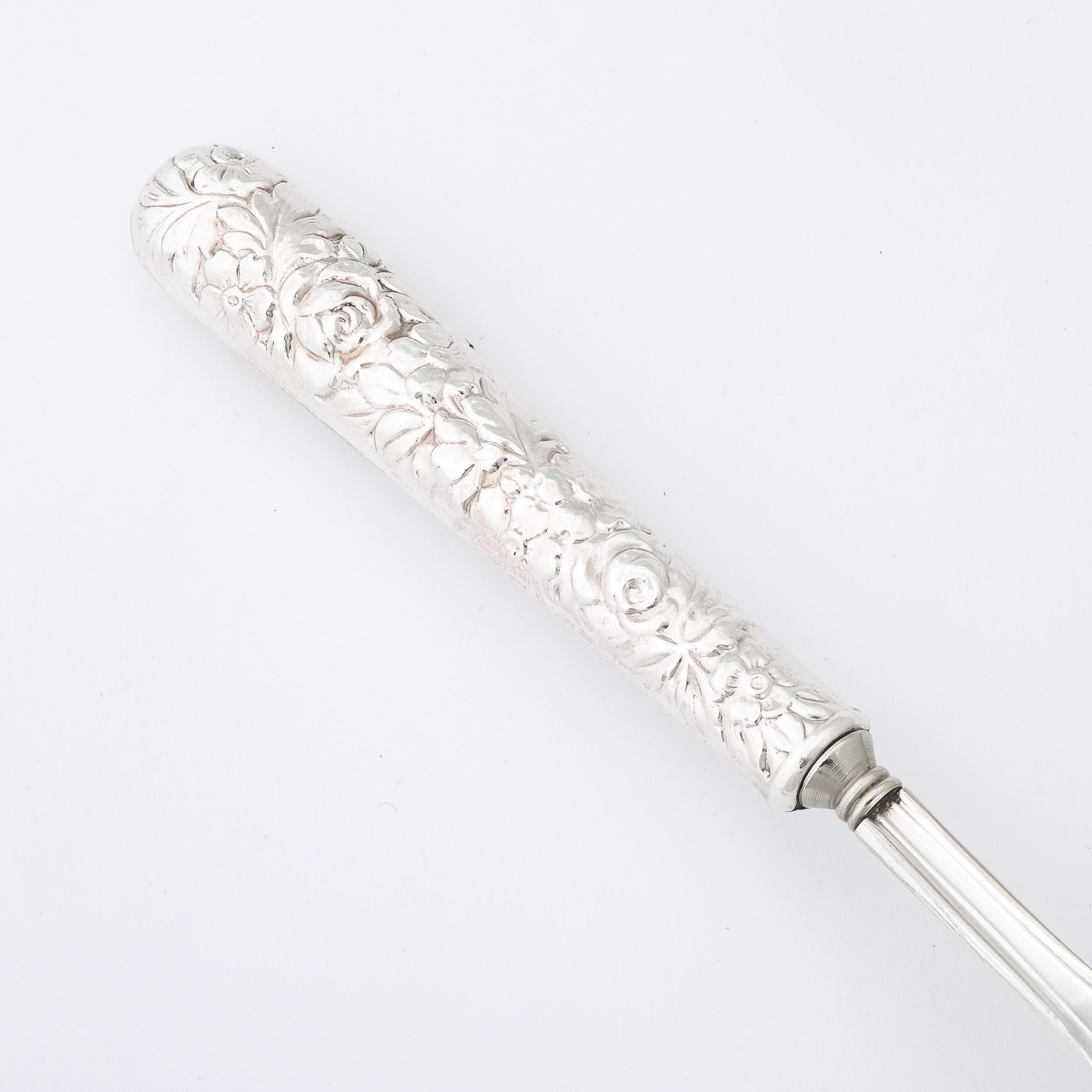 Neoclassical Sterling Silver Pierced Serving Spoon w/ Naturalist Relief Handle  For Sale 2