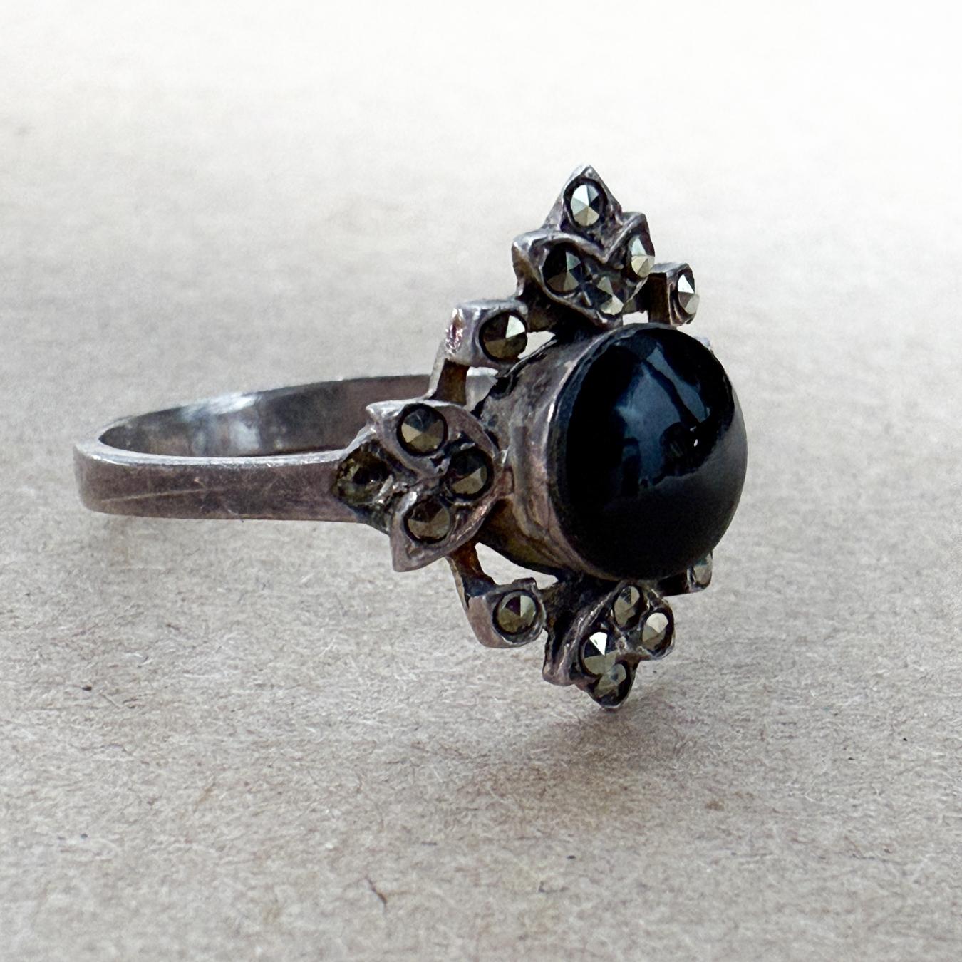 Néoclassique Bague néoclassique obsidienne noire en argent sterling en vente