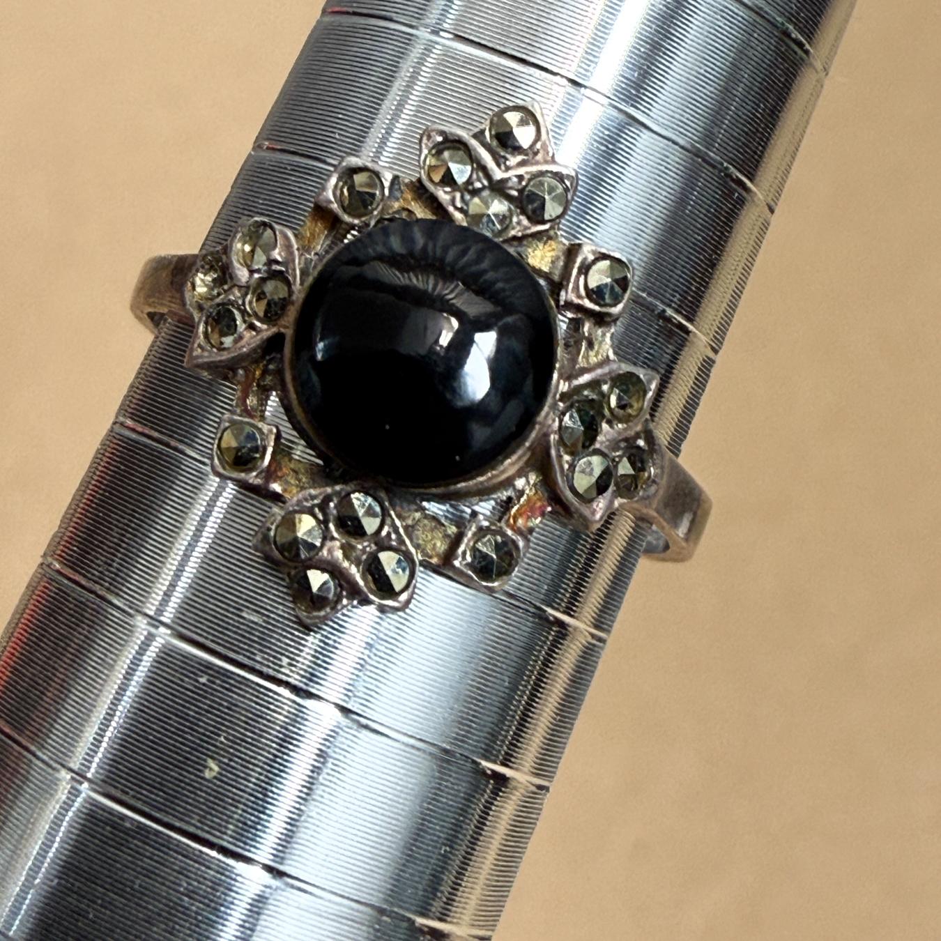 20ième siècle Bague néoclassique obsidienne noire en argent sterling en vente