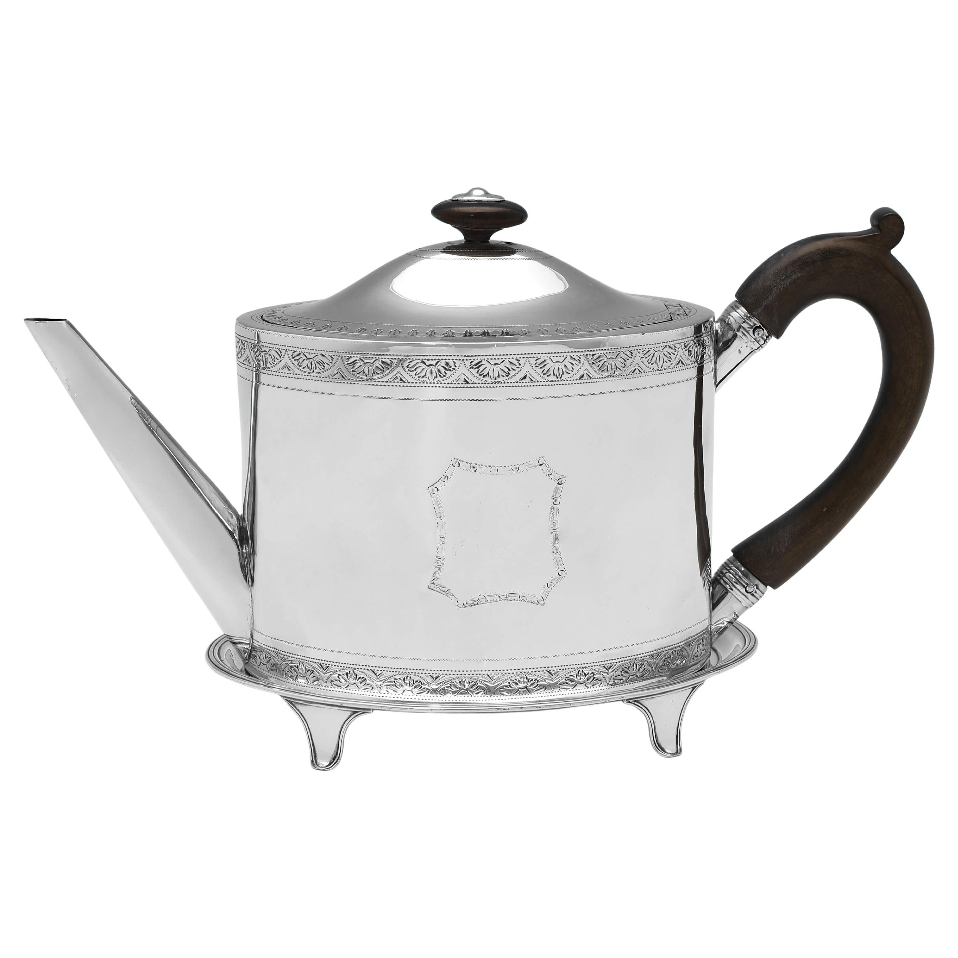 Neoclassical Sterling Silver Teapot & Stand - Hallmarked in 1793 - Henry Chawner For Sale