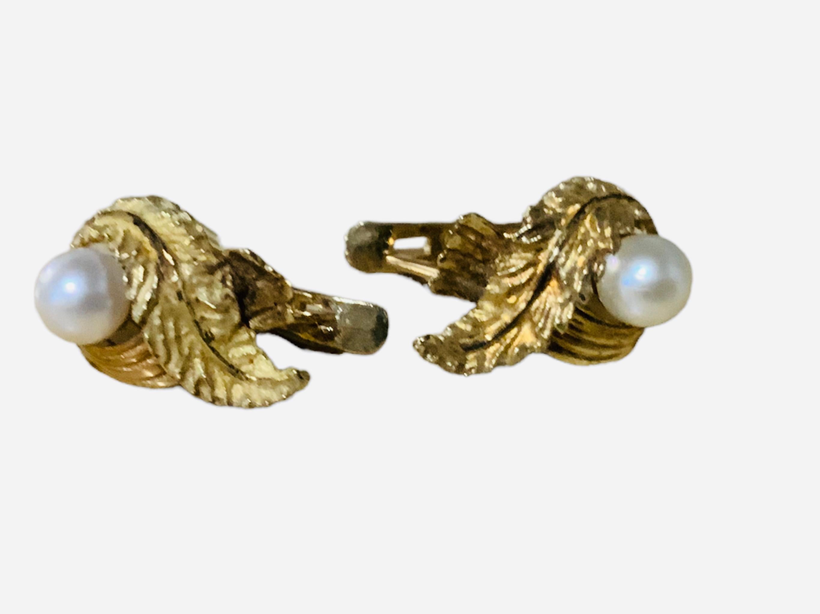 Round Cut Neoclassical Style 14k Yellow Gold and Single Pearl Pair of Small Earrings For Sale