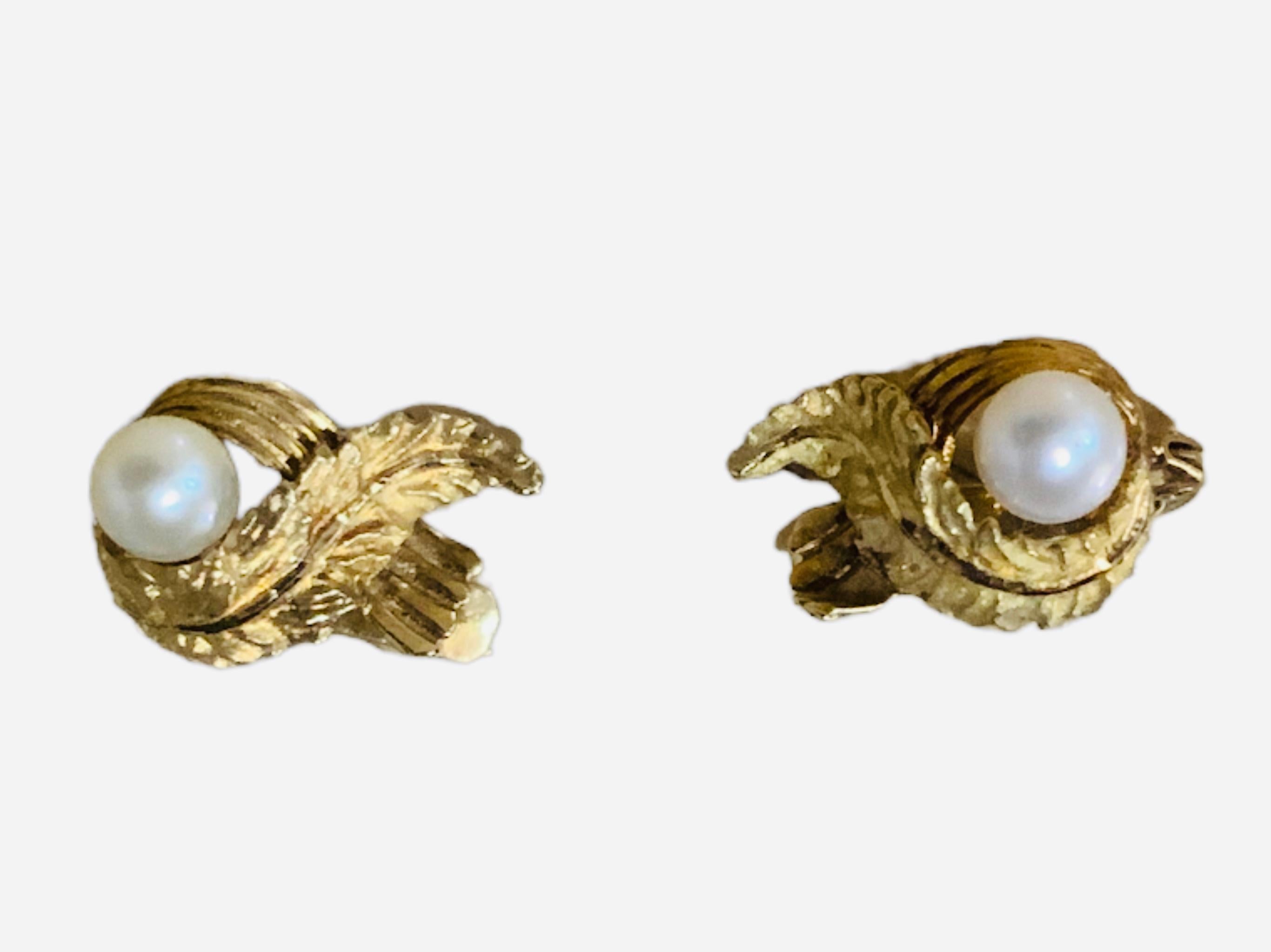 Neoclassical Style 14k Yellow Gold and Single Pearl Pair of Small Earrings For Sale 2