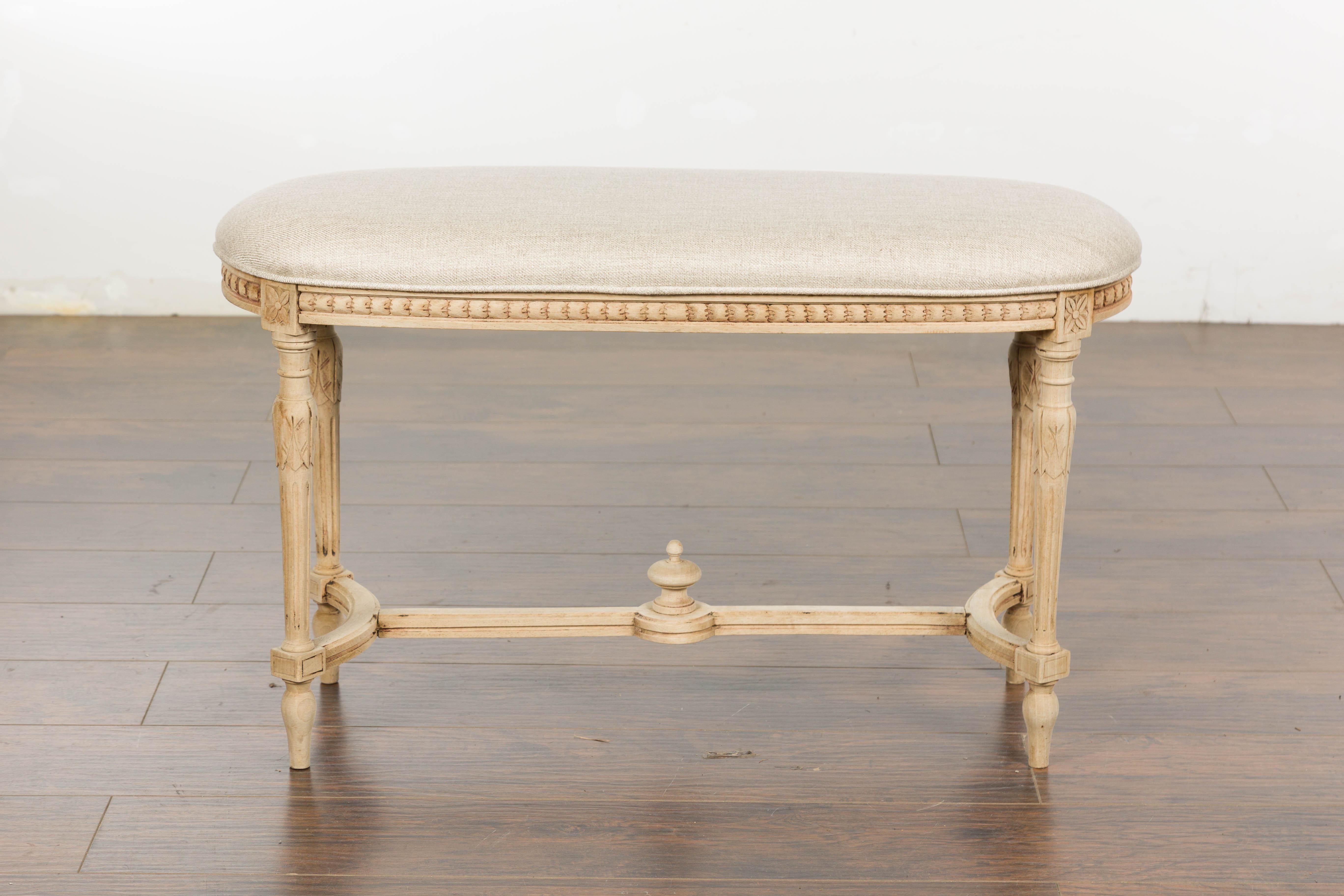 20th Century Neoclassical Style 1900s French Carved Walnut Bench with Natural Finish For Sale