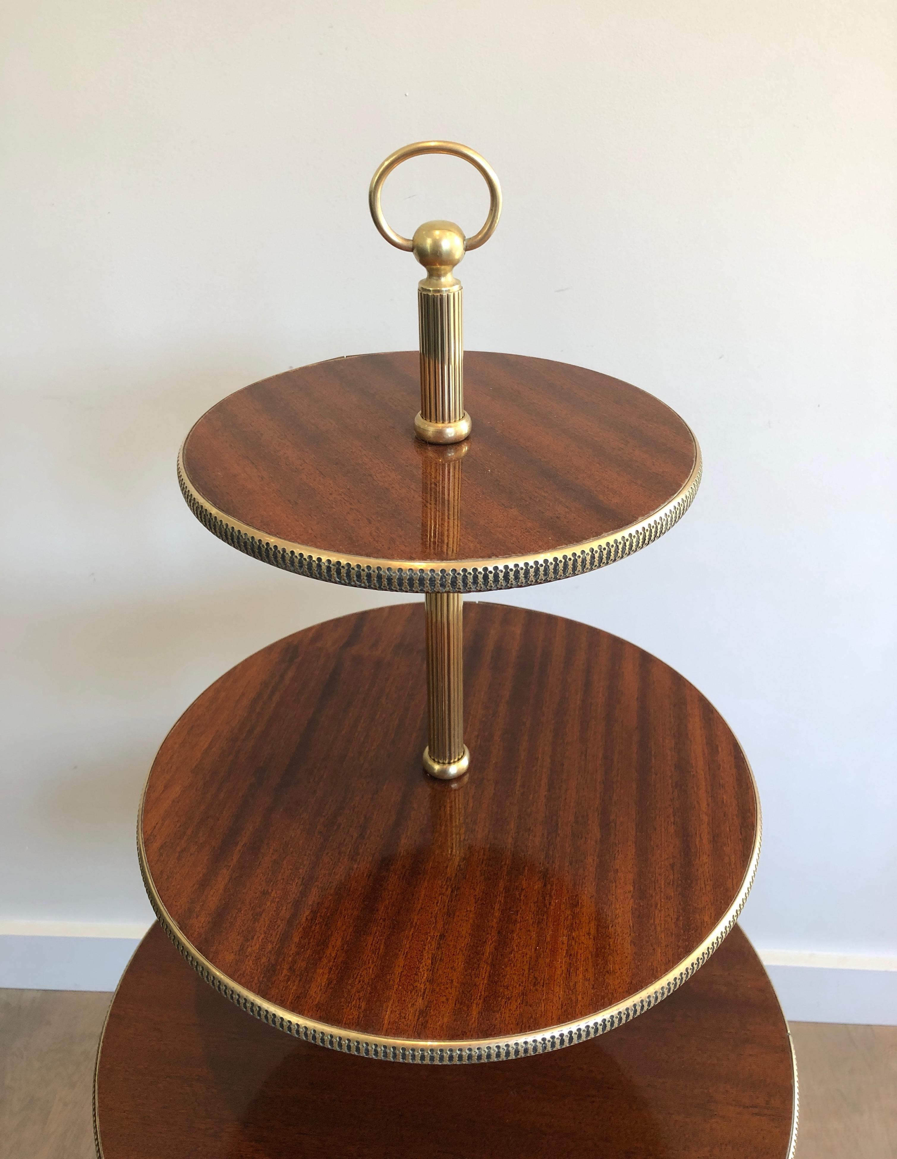 Runder Tisch im neoklassizistischen Stil aus Mahagoni und Messing mit 3 Ebenen, französisch, um 1940 im Angebot 7