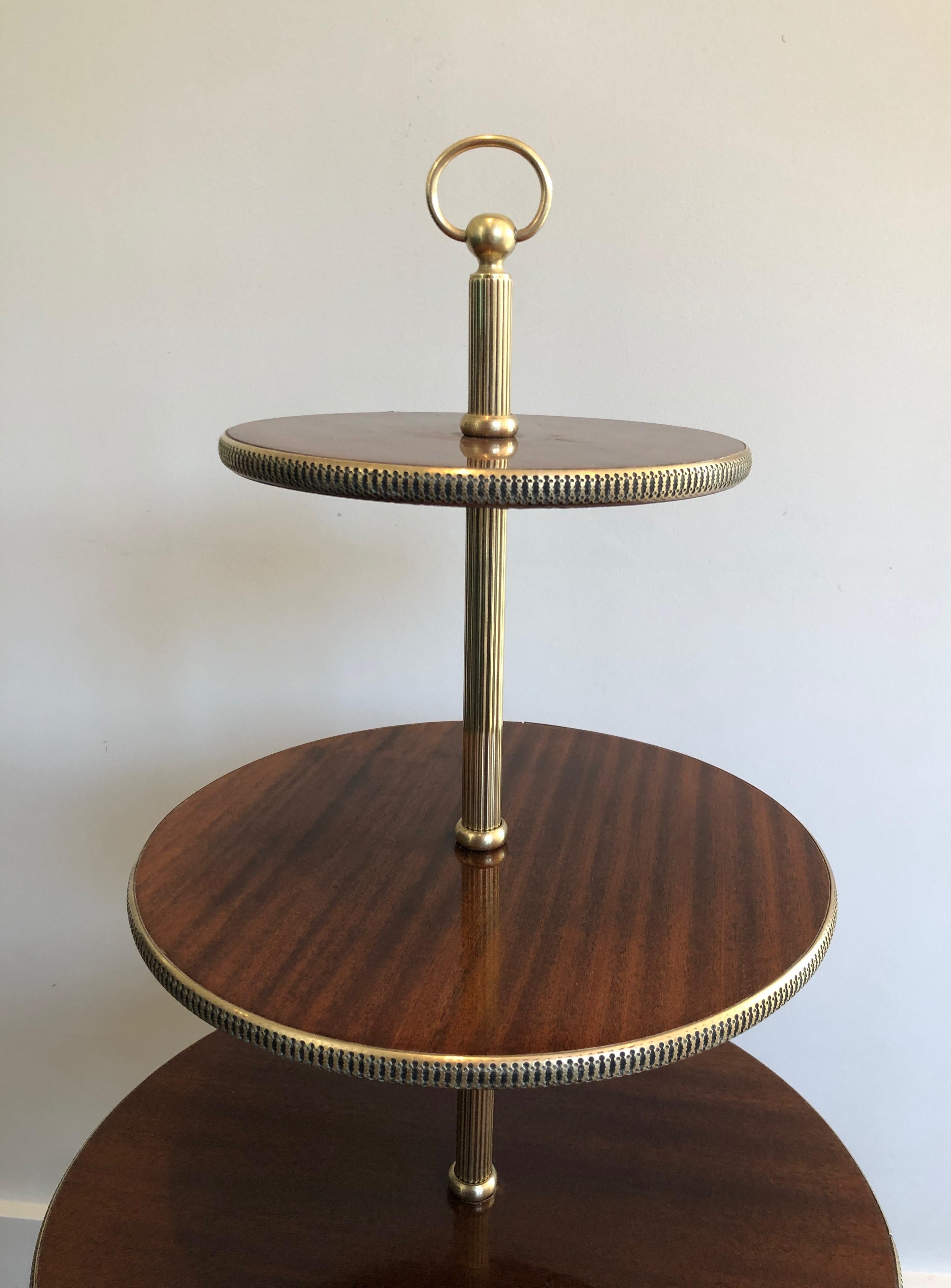Runder Tisch im neoklassizistischen Stil aus Mahagoni und Messing mit 3 Ebenen, französisch, um 1940 im Angebot 8