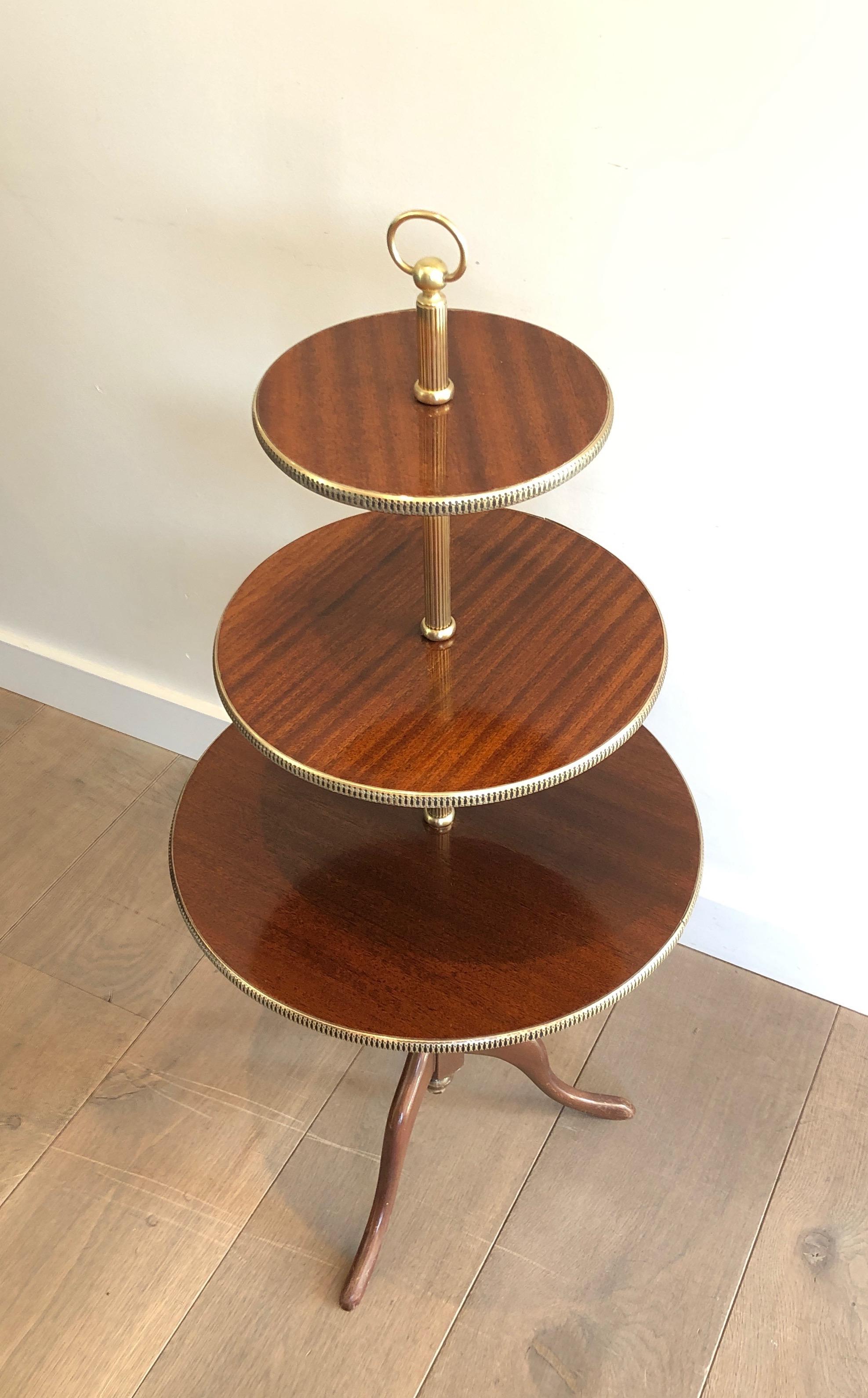 Runder Tisch im neoklassizistischen Stil aus Mahagoni und Messing mit 3 Ebenen, französisch, um 1940 im Angebot 13