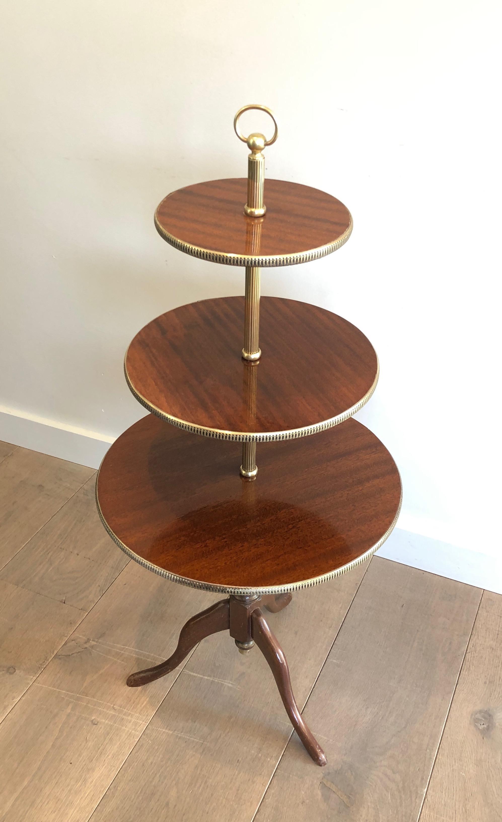 Runder Tisch im neoklassizistischen Stil aus Mahagoni und Messing mit 3 Ebenen, französisch, um 1940 im Angebot 14