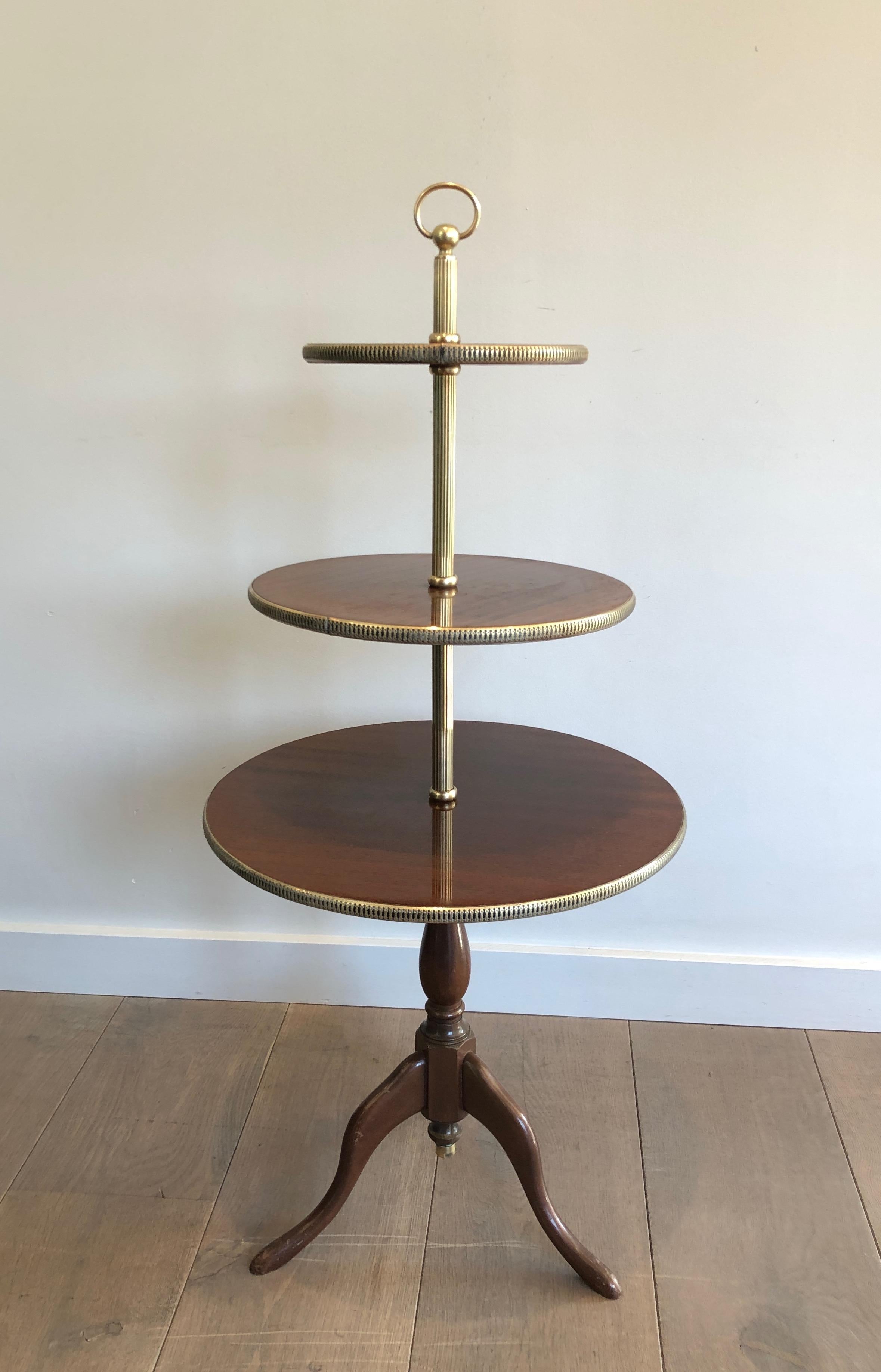 Runder Tisch im neoklassizistischen Stil aus Mahagoni und Messing mit 3 Ebenen, französisch, um 1940 im Angebot 2