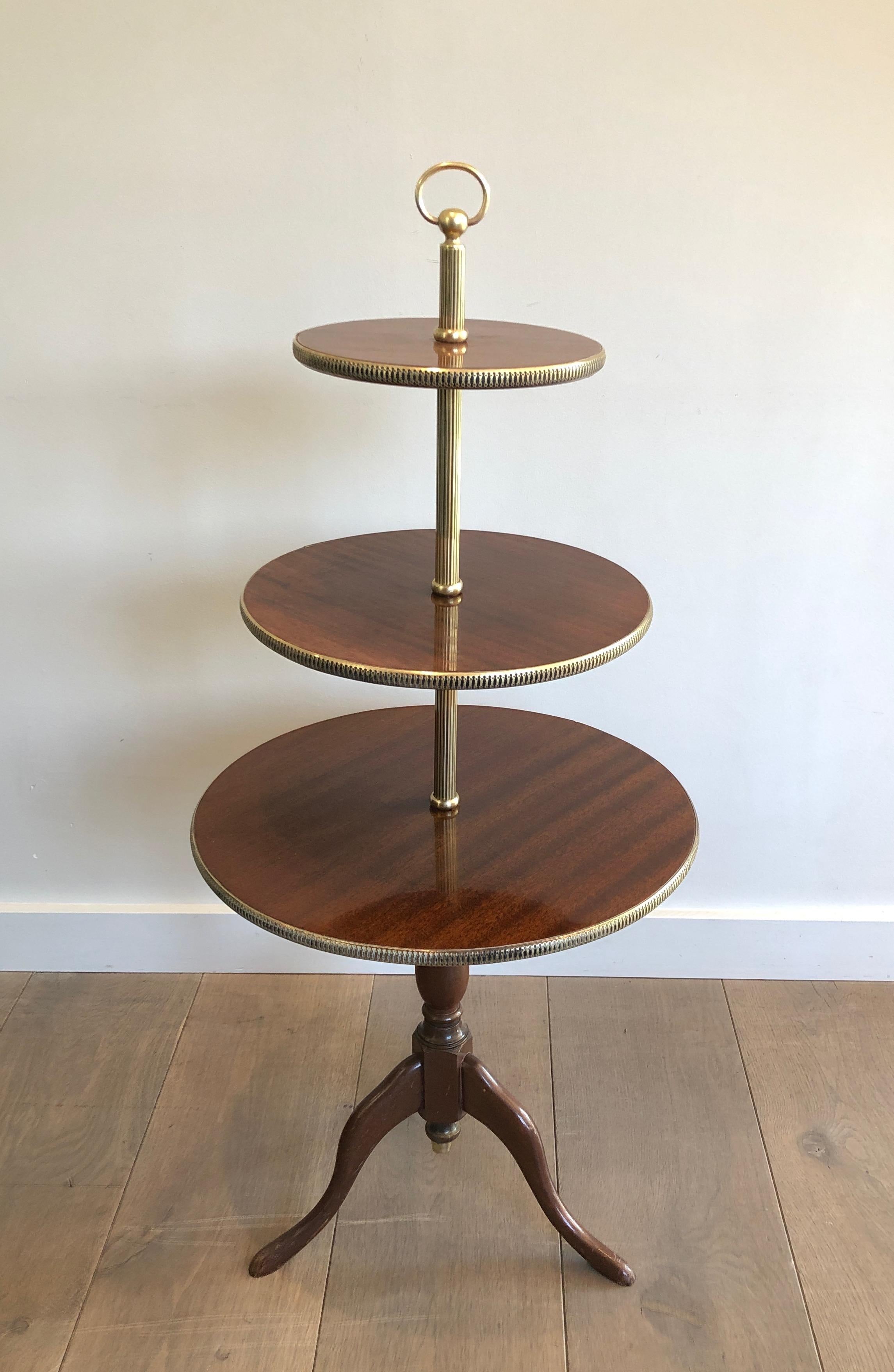 Runder Tisch im neoklassizistischen Stil aus Mahagoni und Messing mit 3 Ebenen, französisch, um 1940 im Angebot 3