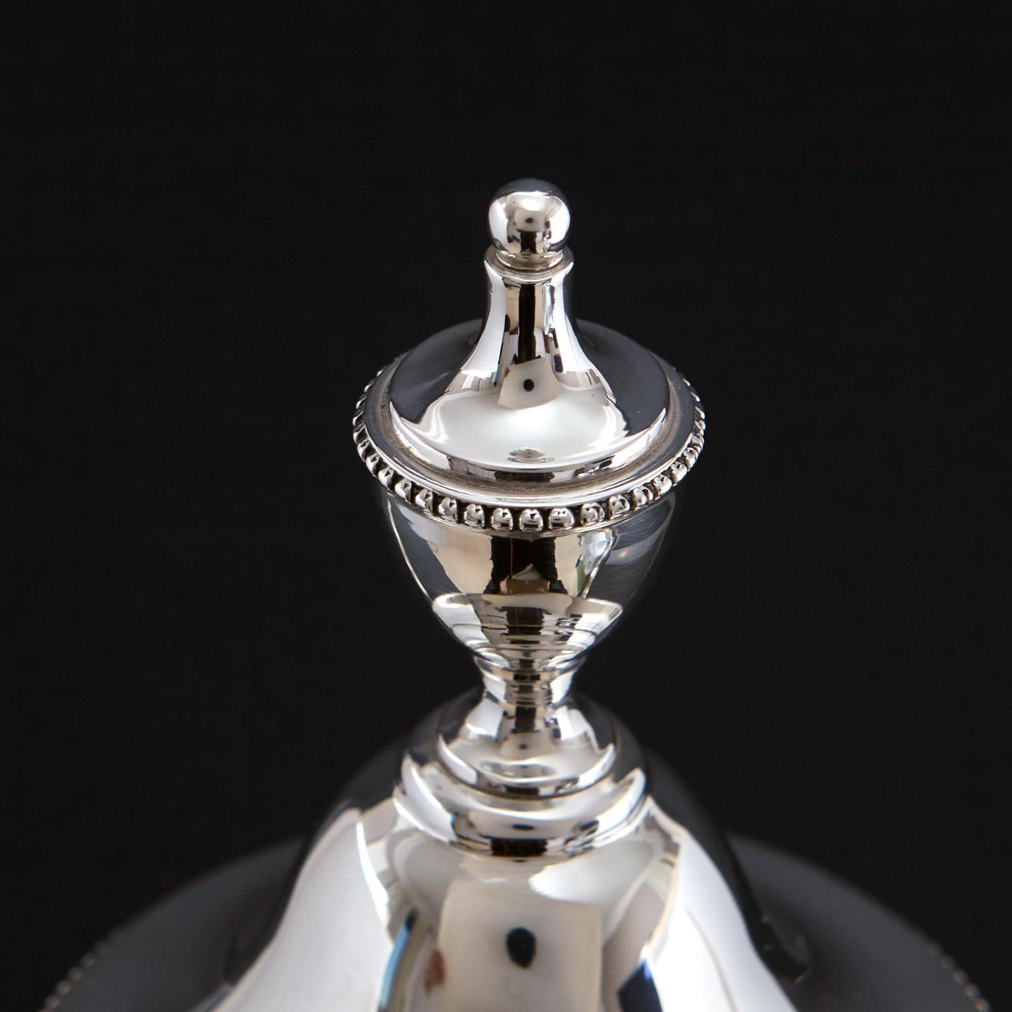 Early 20th Century Neoclassical style antique silver trophy cup & cover For Sale