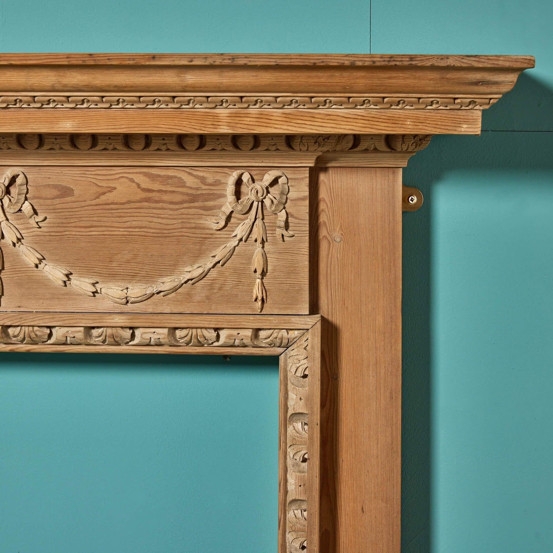 Neoklassizistischer Stil Antiker hölzerner Kaminsims im Zustand „Relativ gut“ im Angebot in Wormelow, Herefordshire
