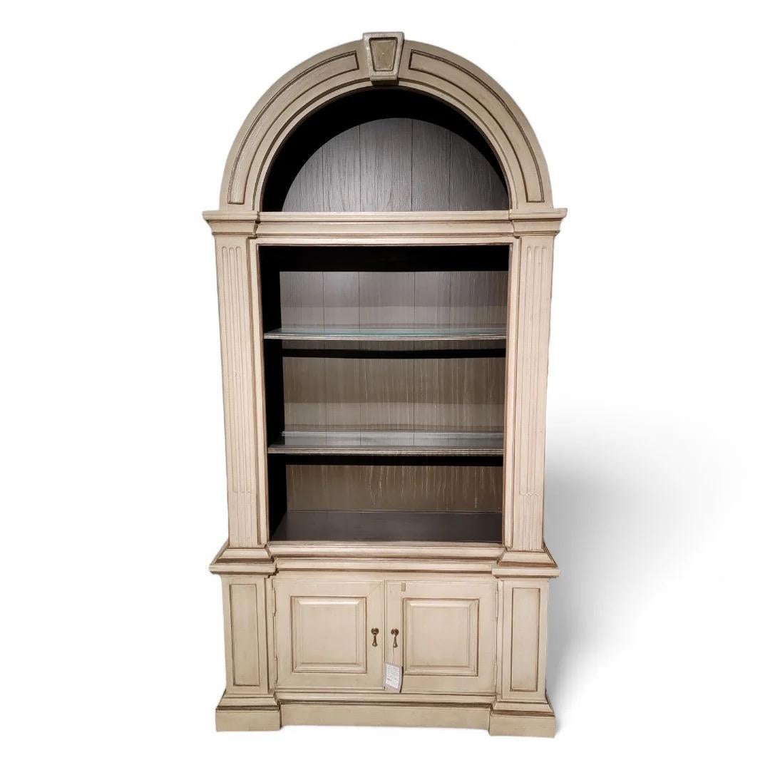 Vintage Neoclassical Style Architectural Arched Bookcase Display Cabinets By Bernhardt - Set of 3

Elevate your home decor with this exquisite set of 3 Vintage Neoclassical Style Architectural Arched Bookcase Display Cabinets by Bernhardt. Each
