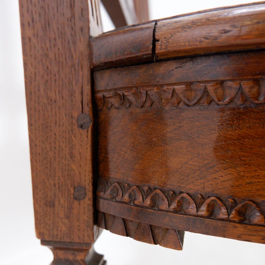 Banc de style néoclassique sculpté avec lyres sur le dossier du siège - 20e en vente 6