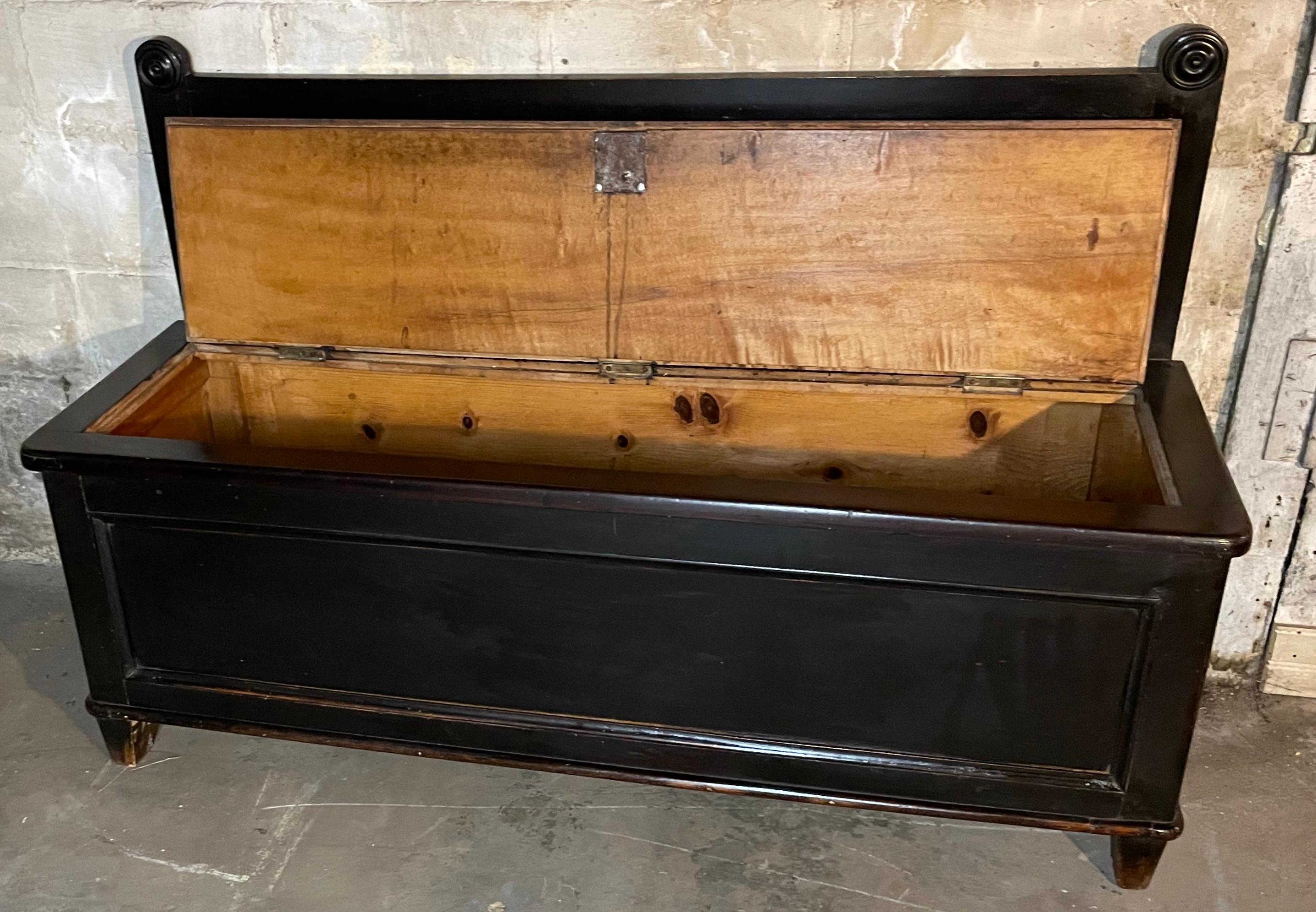 Neoclassical Style Bench In Good Condition For Sale In New York, NY