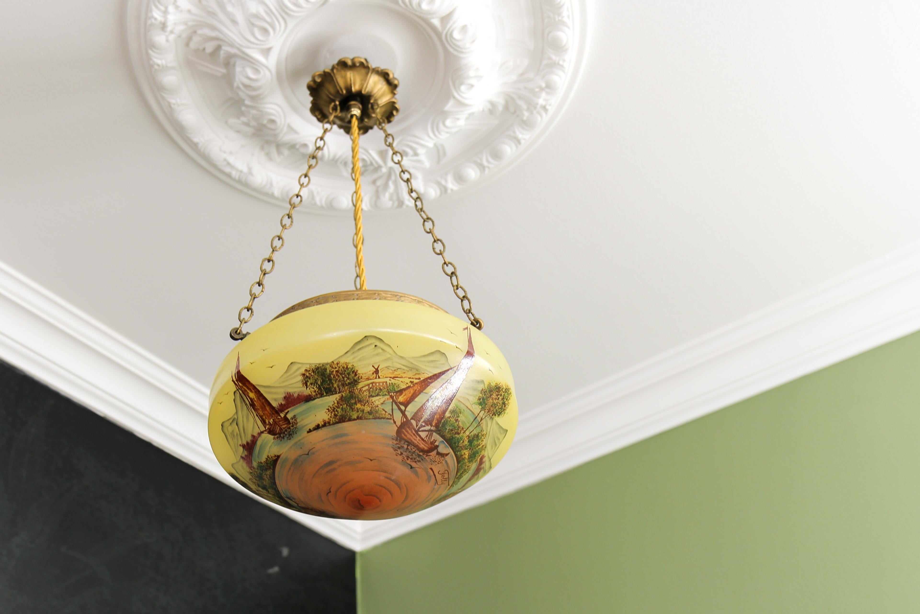 Lampe suspendue de style néoclassique en laiton et verre avec paysage peint à la main  en vente 2