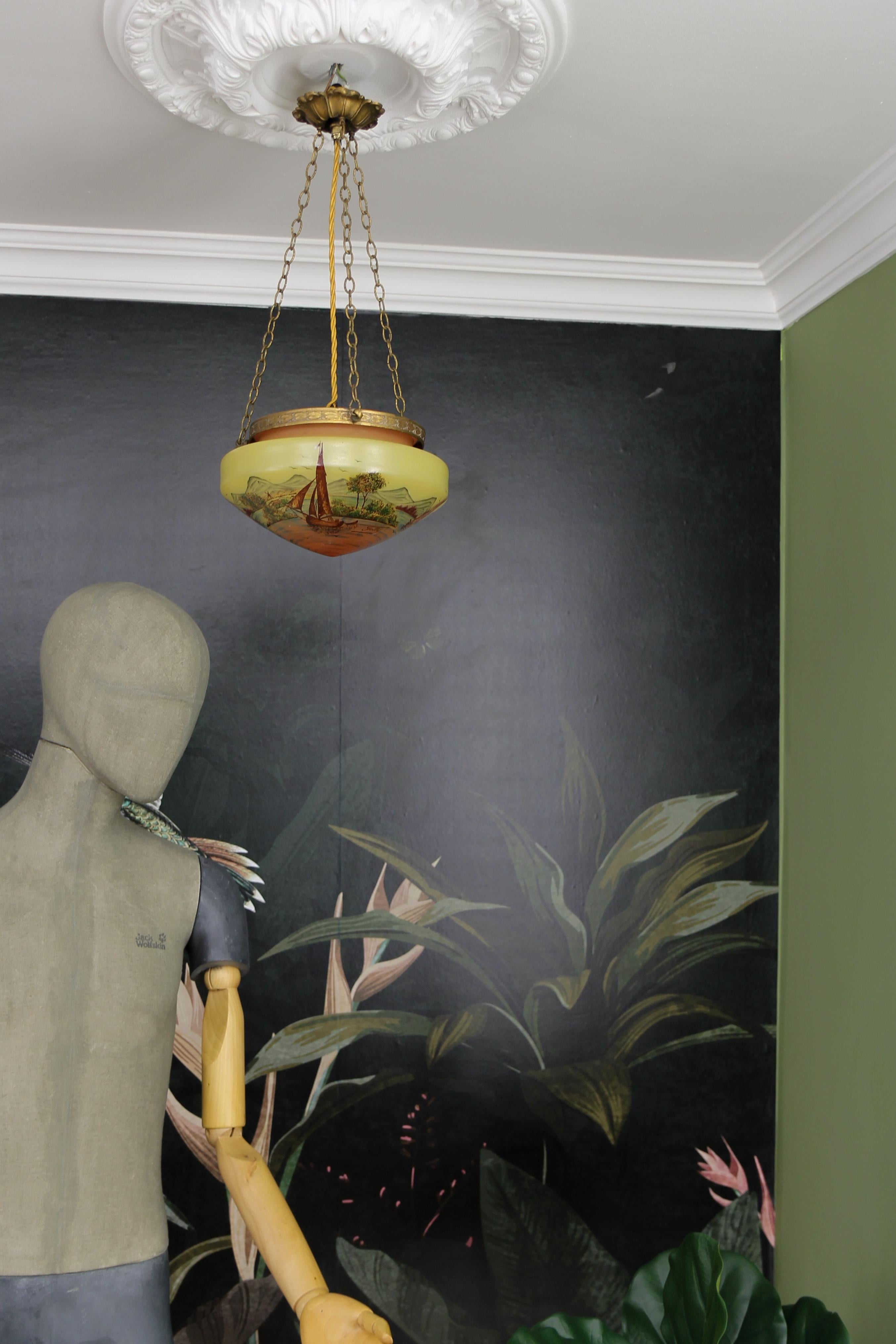 Lampe suspendue de style néoclassique en laiton et verre avec paysage peint à la main  en vente 4
