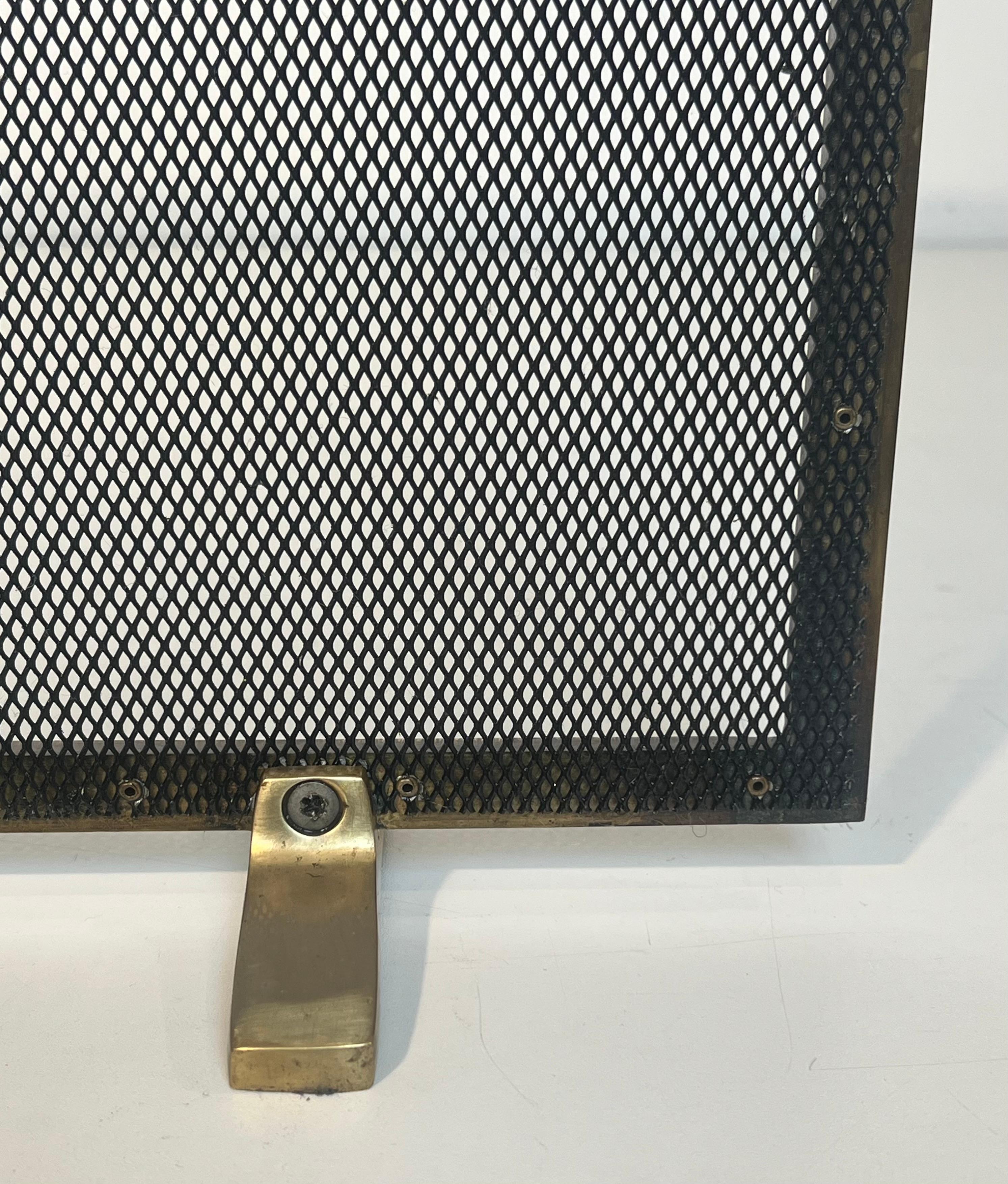 Paravento per caminetto in ottone e griglia in stile neoclassico. Lavoro francese. Circa 1970 in vendita 4
