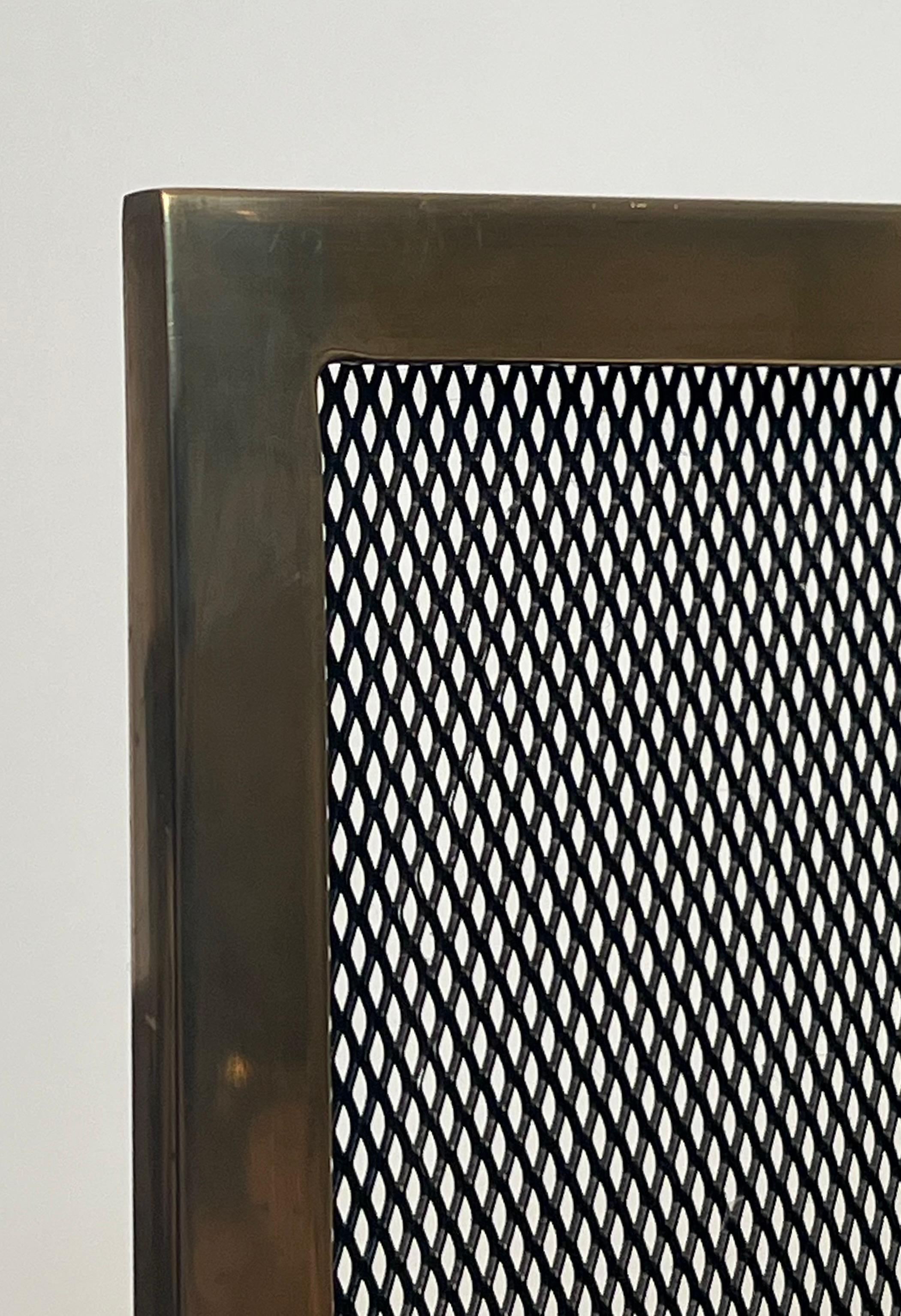 Paravento per caminetto in ottone e griglia in stile neoclassico. Lavoro francese. Circa 1970 In condizioni buone in vendita a Marcq-en-Barœul, Hauts-de-France