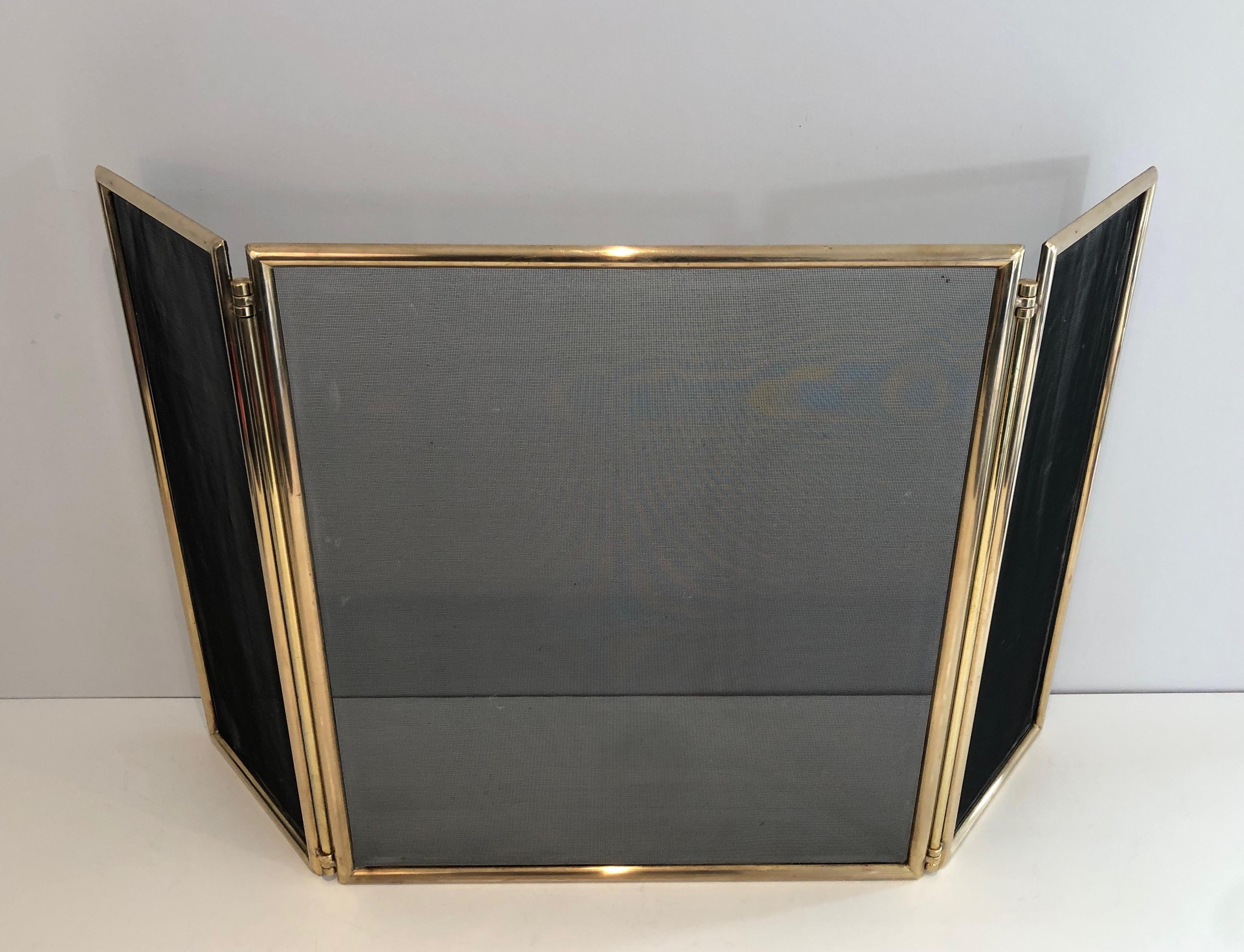 This nice neoclassical style folding fireplace screen is made of brass and grilling. This is a French work, circa 1970.