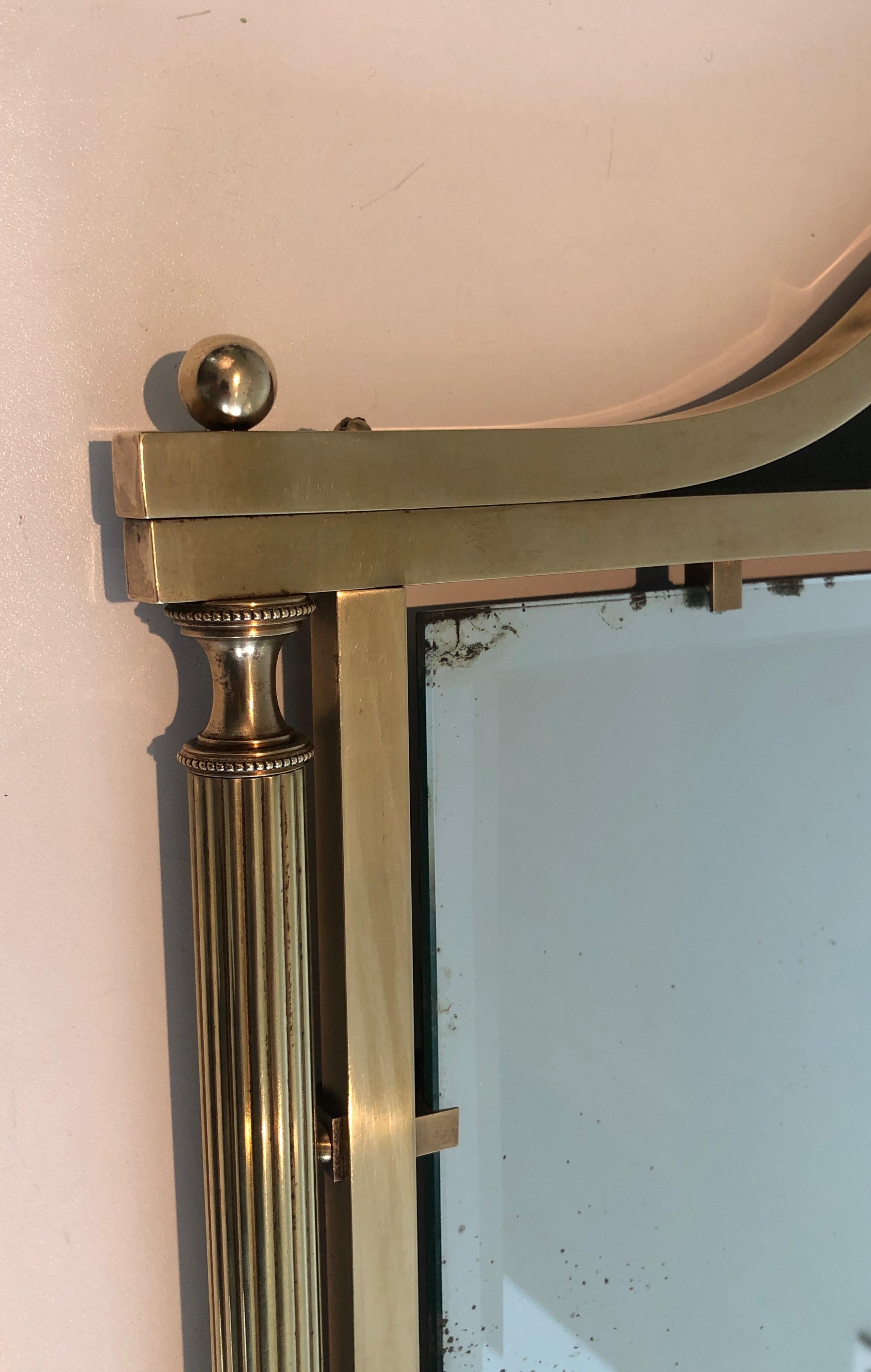 Spiegel im neoklassischen Stil aus Messing und lackiertem Metall mit Kelch und Swan-Hälsen. im Angebot 6