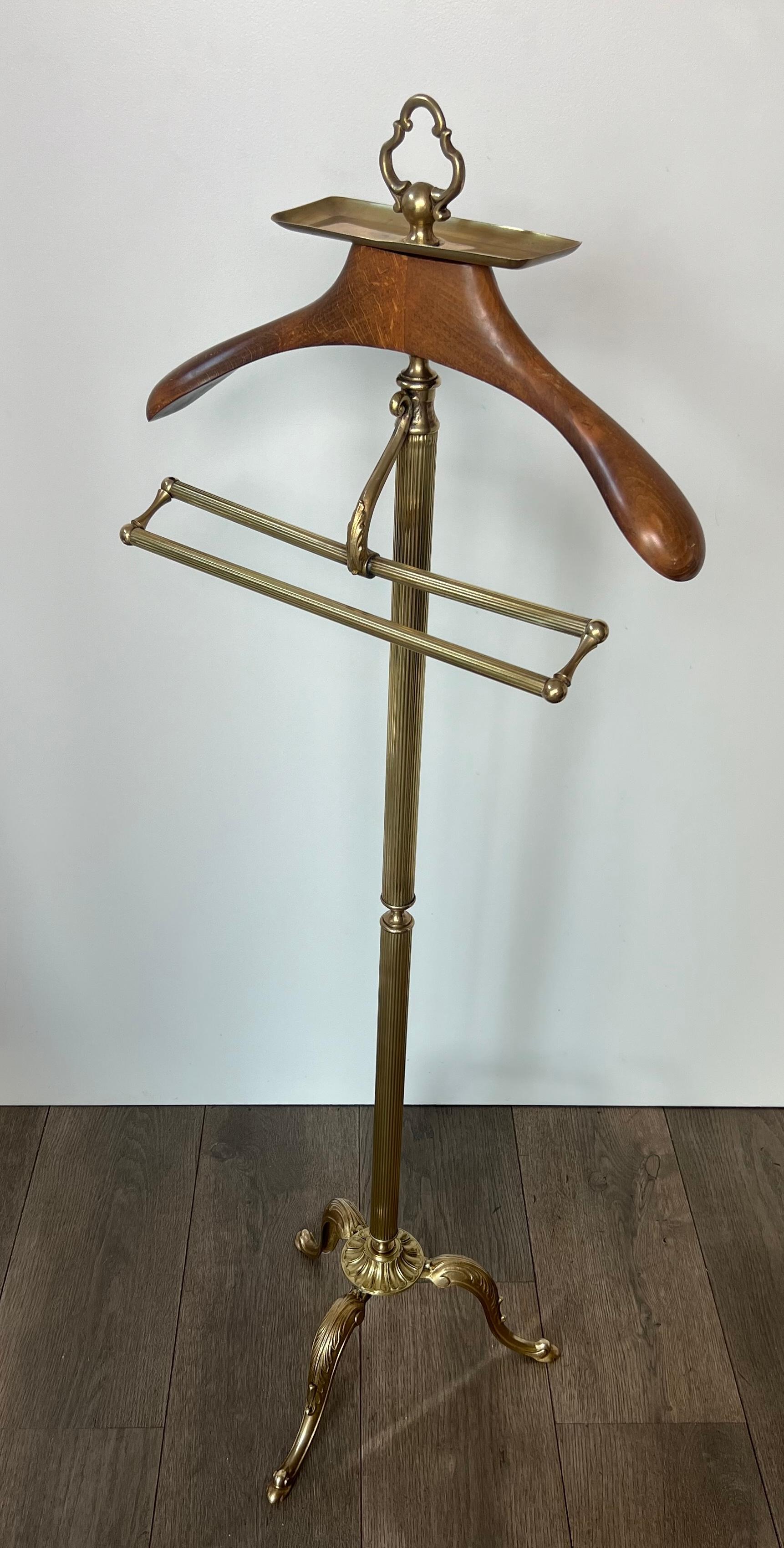 Valigetta in ottone e legno in stile neoclassico. Lavoro francese. Circa 1940 in vendita 13