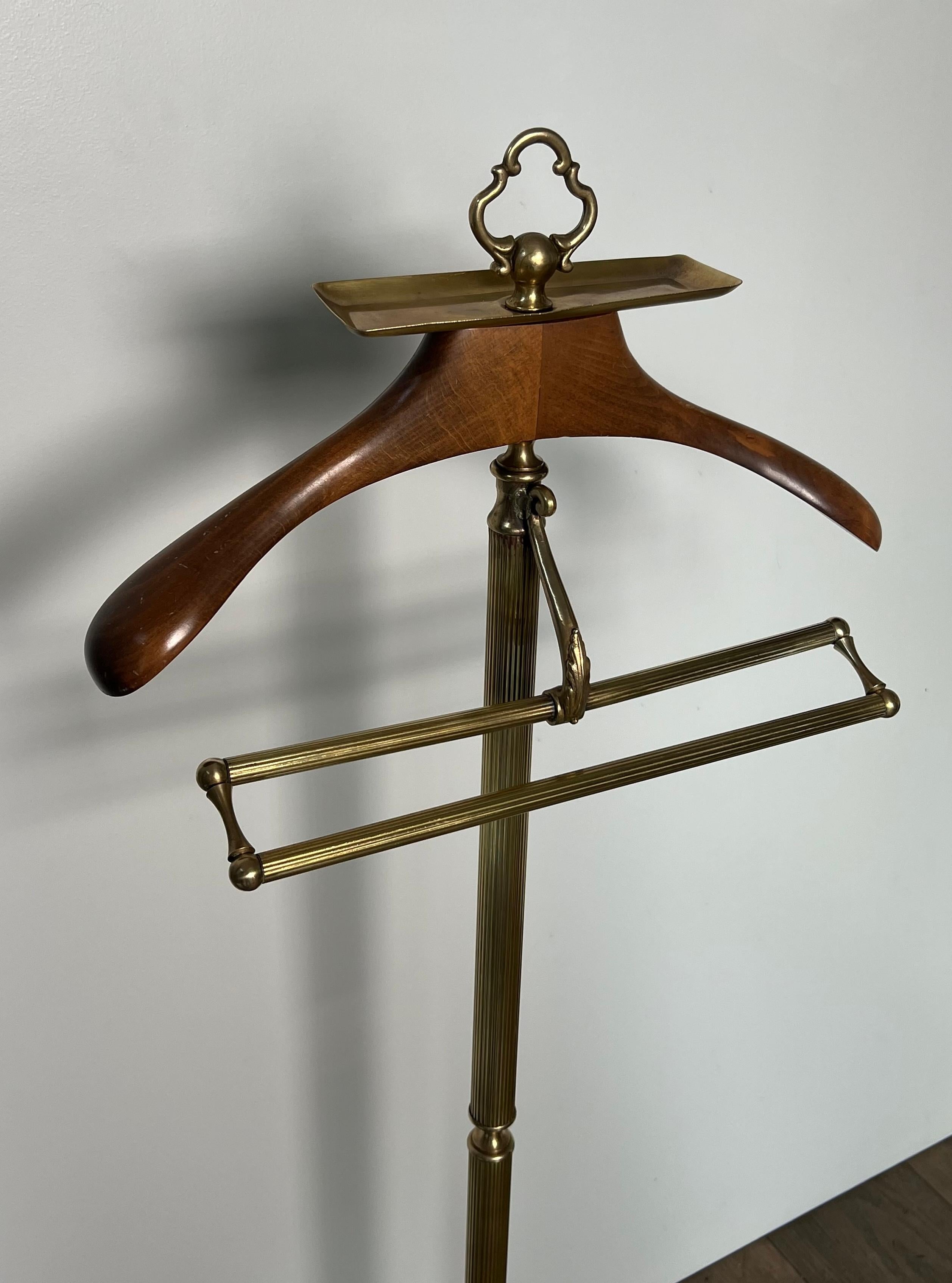 Valigetta in ottone e legno in stile neoclassico. Lavoro francese. Circa 1940 In condizioni buone in vendita a Marcq-en-Barœul, Hauts-de-France