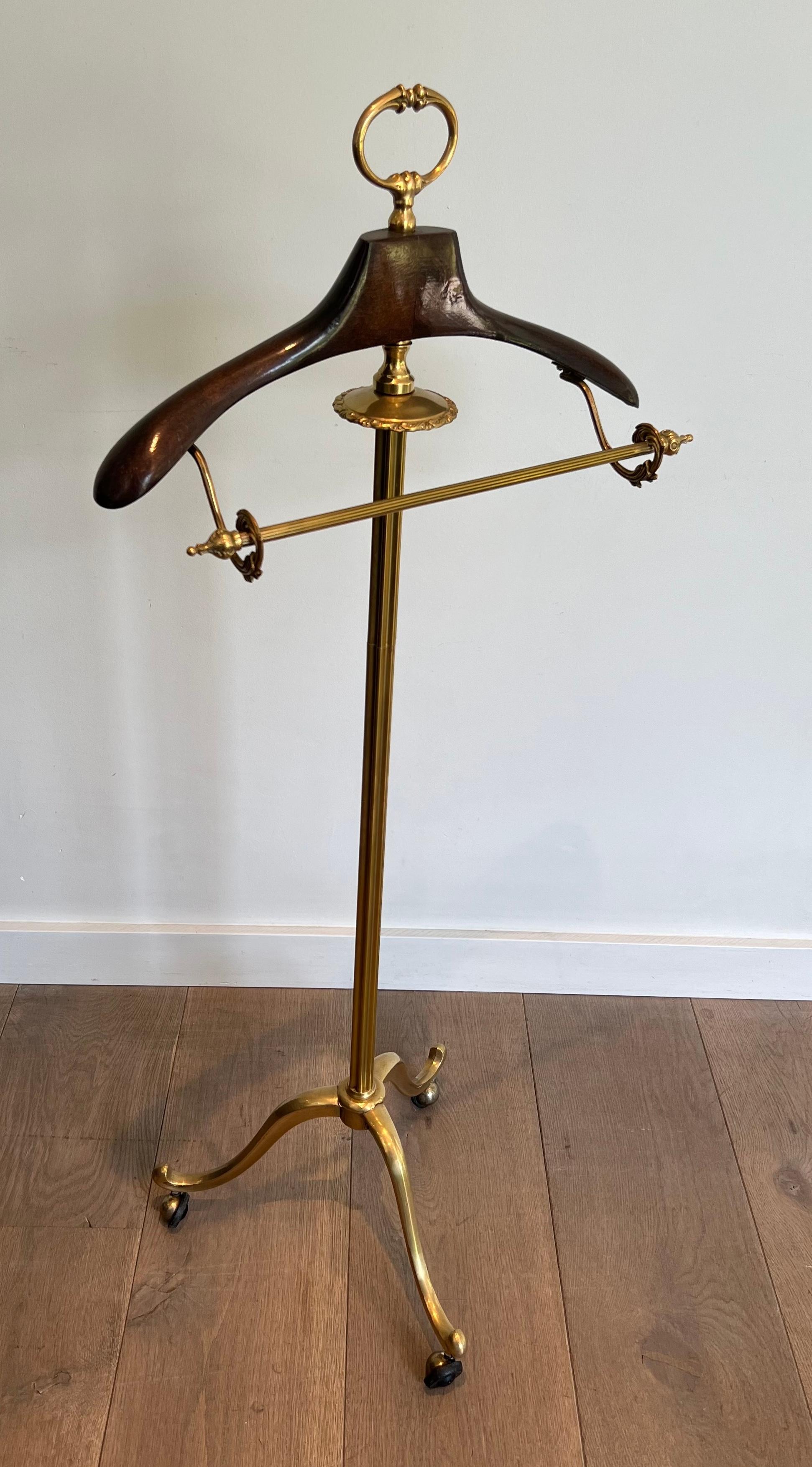 Valet in stile neoclassico in ottone e legno con rotelle in vendita 5