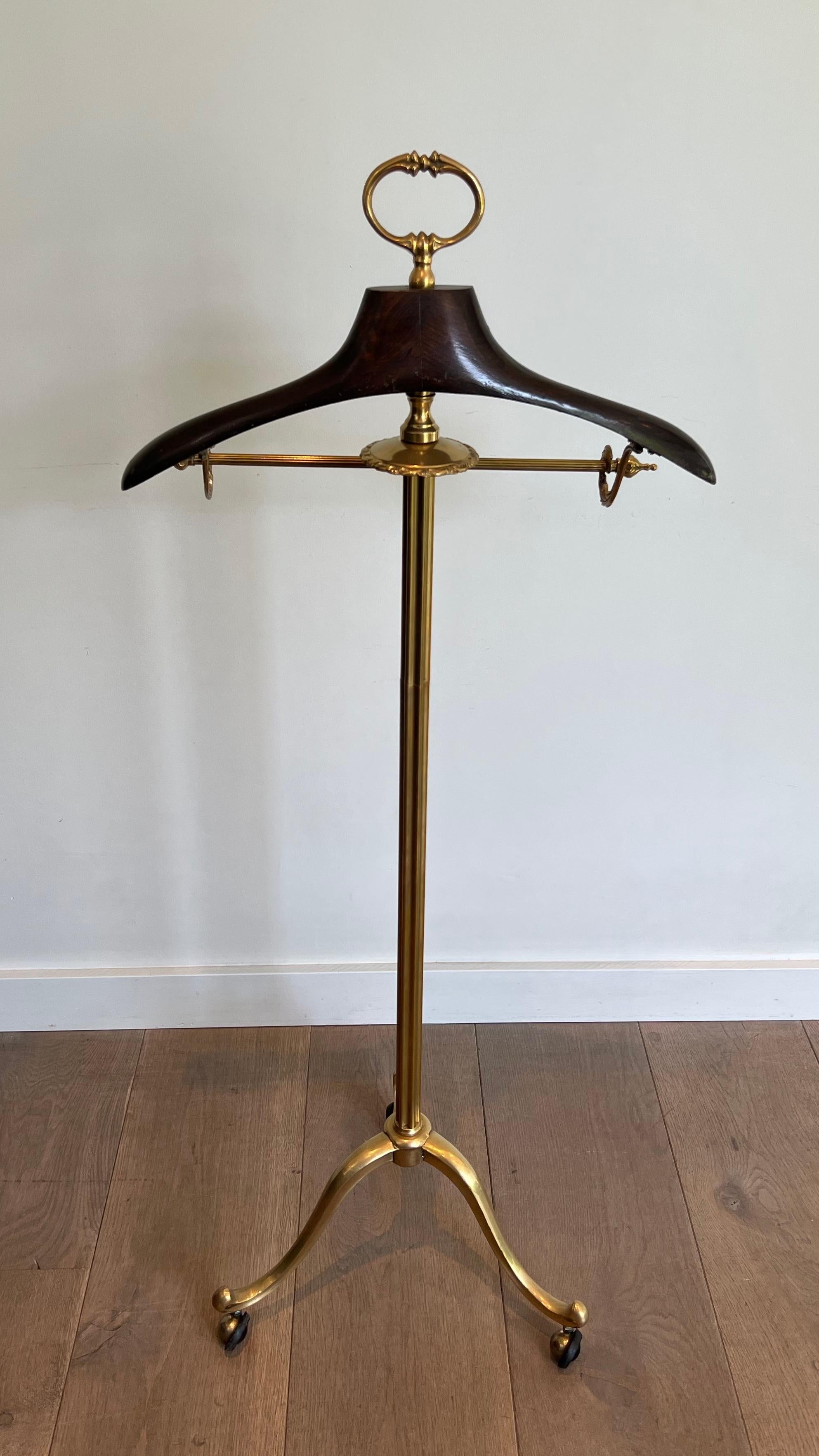 Valet in stile neoclassico in ottone e legno con rotelle in vendita 6