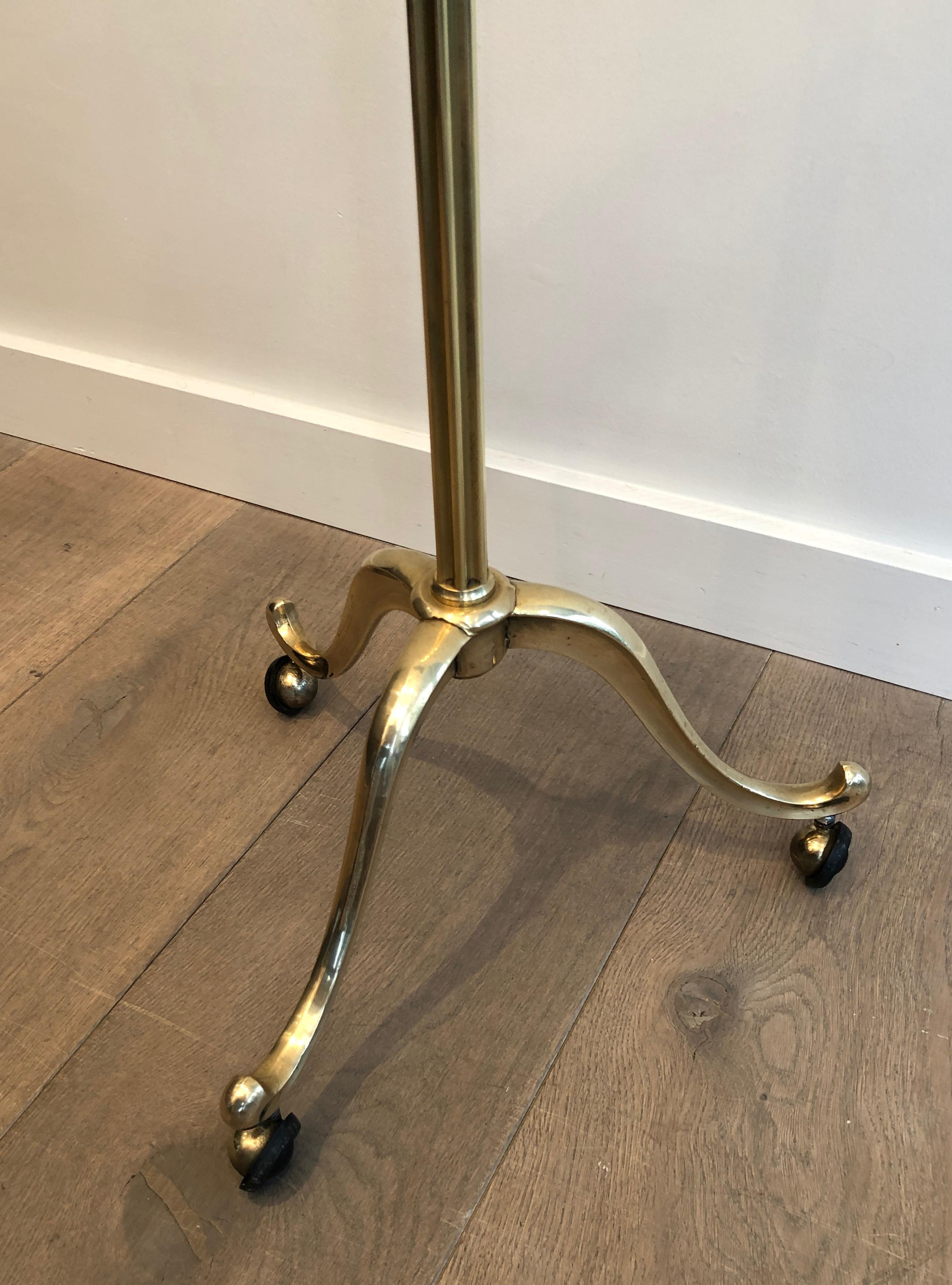 Valet in stile neoclassico in ottone e legno con rotelle in vendita 10