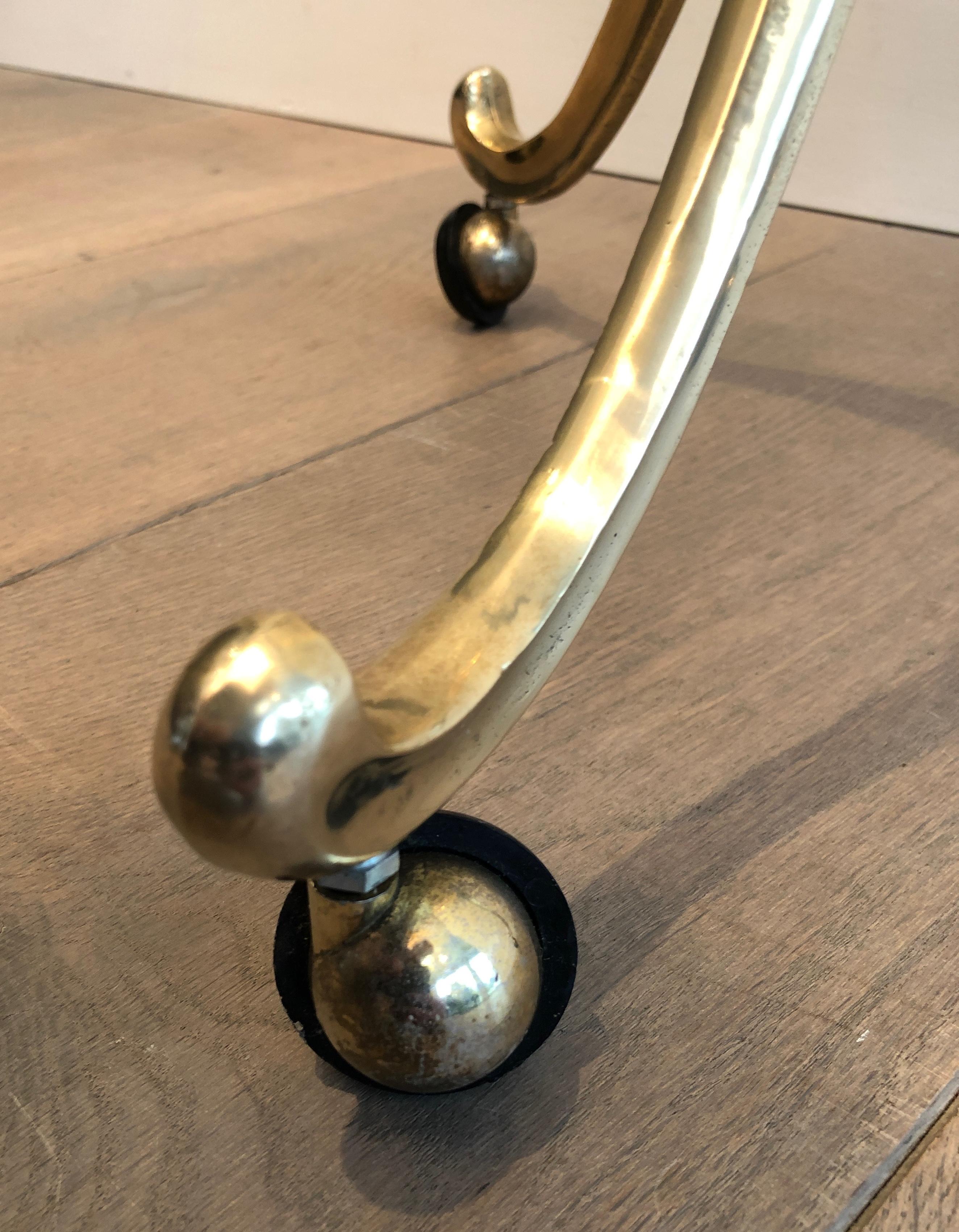 Valet in stile neoclassico in ottone e legno con rotelle in vendita 11