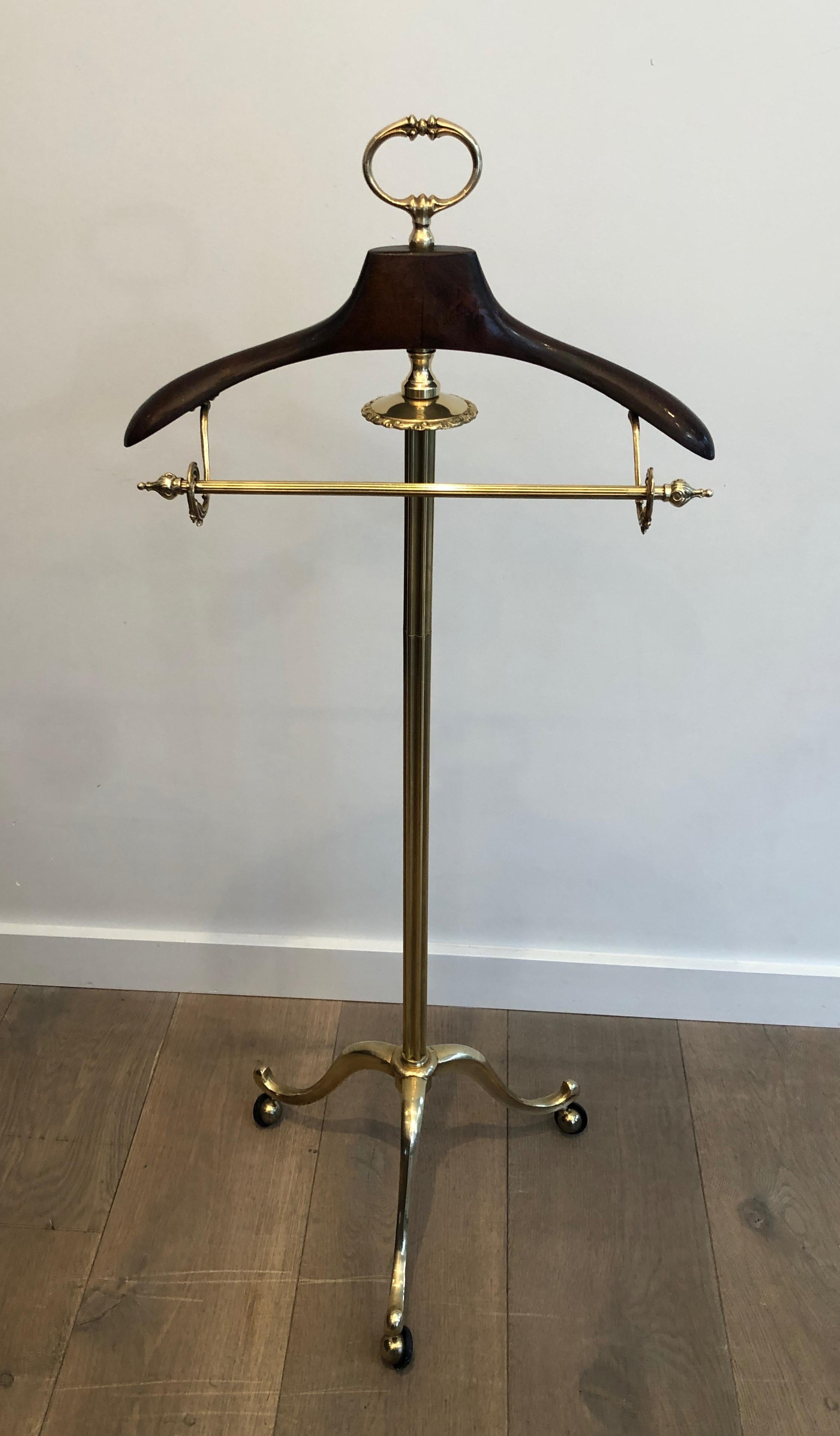 Valet in stile neoclassico in ottone e legno con rotelle in vendita 12