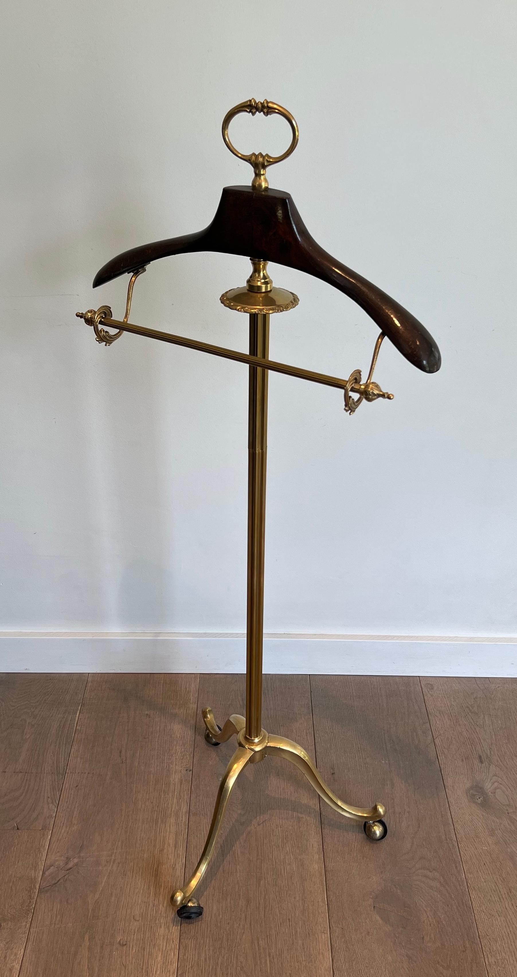 Valet in stile neoclassico in ottone e legno con rotelle in vendita 13