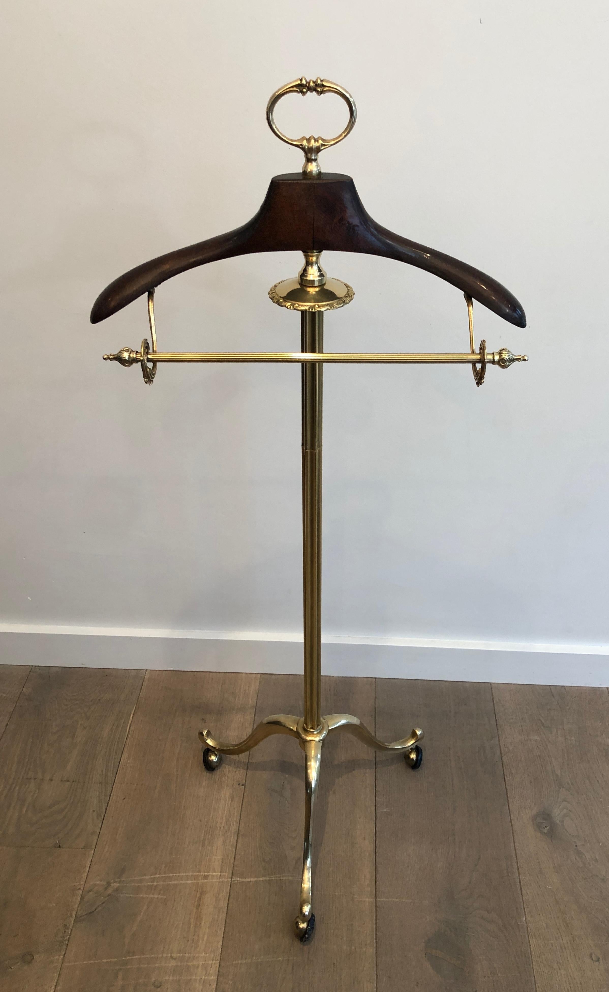 Francese Valet in stile neoclassico in ottone e legno con rotelle in vendita