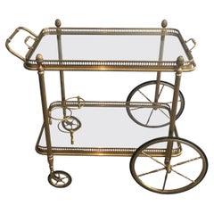 Carrello da bar in ottone in stile neoclassico con vassoio in vetro rimovibile di Maison Baguès